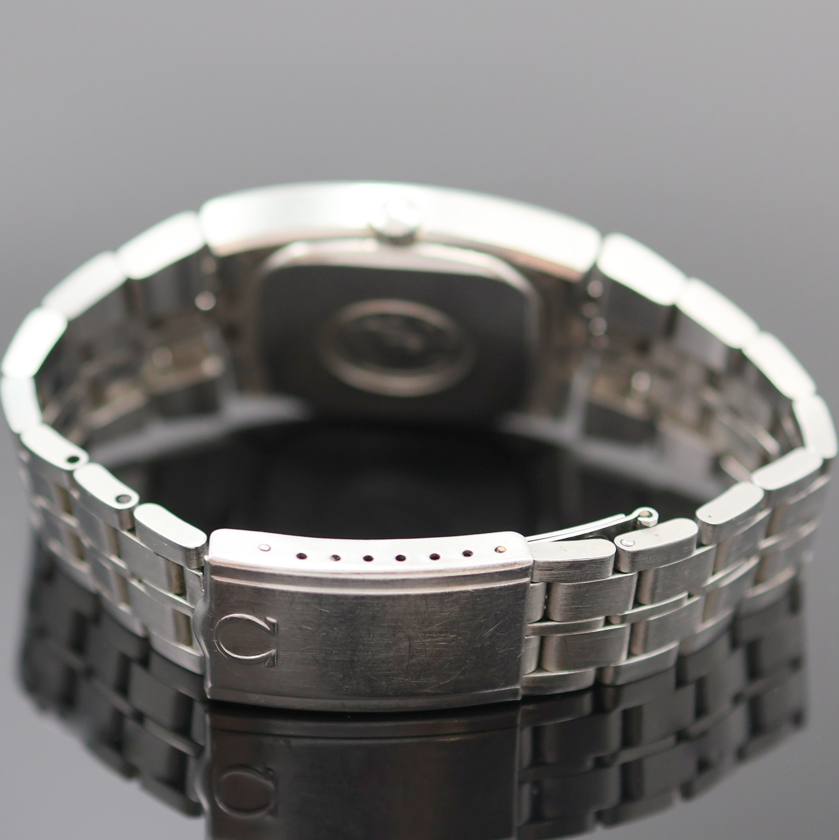 Detail b: OMEGA Constellation Armbandchronometer in Edelstahl Referenz 168.047, Schweiz um 1969, Automatik, rechteck., 3-teil. Geh. inkl. integr. orig. ...