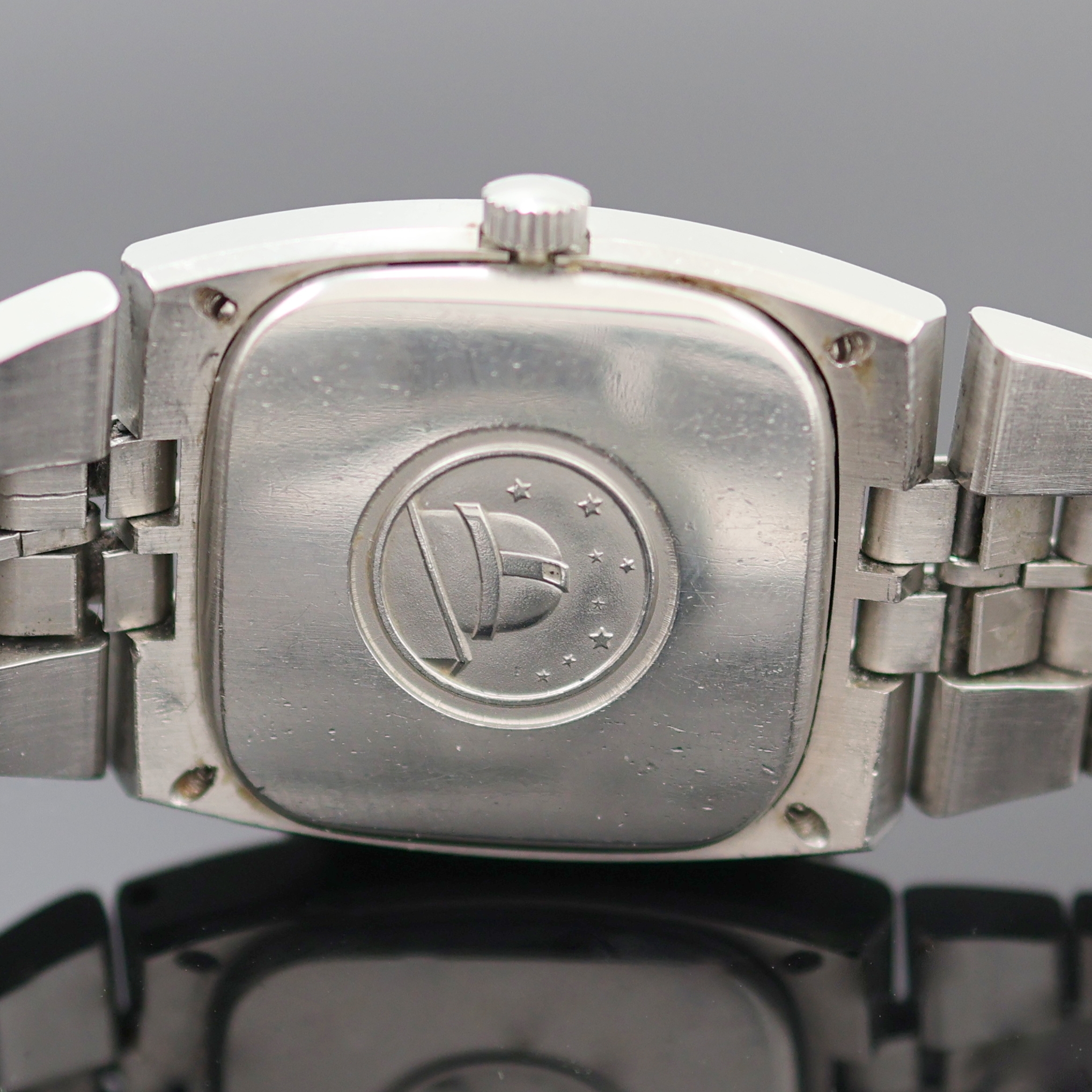 Detail d: OMEGA Constellation Armbandchronometer in Edelstahl Referenz 168.047, Schweiz um 1969, Automatik, rechteck., 3-teil. Geh. inkl. integr. orig. ...