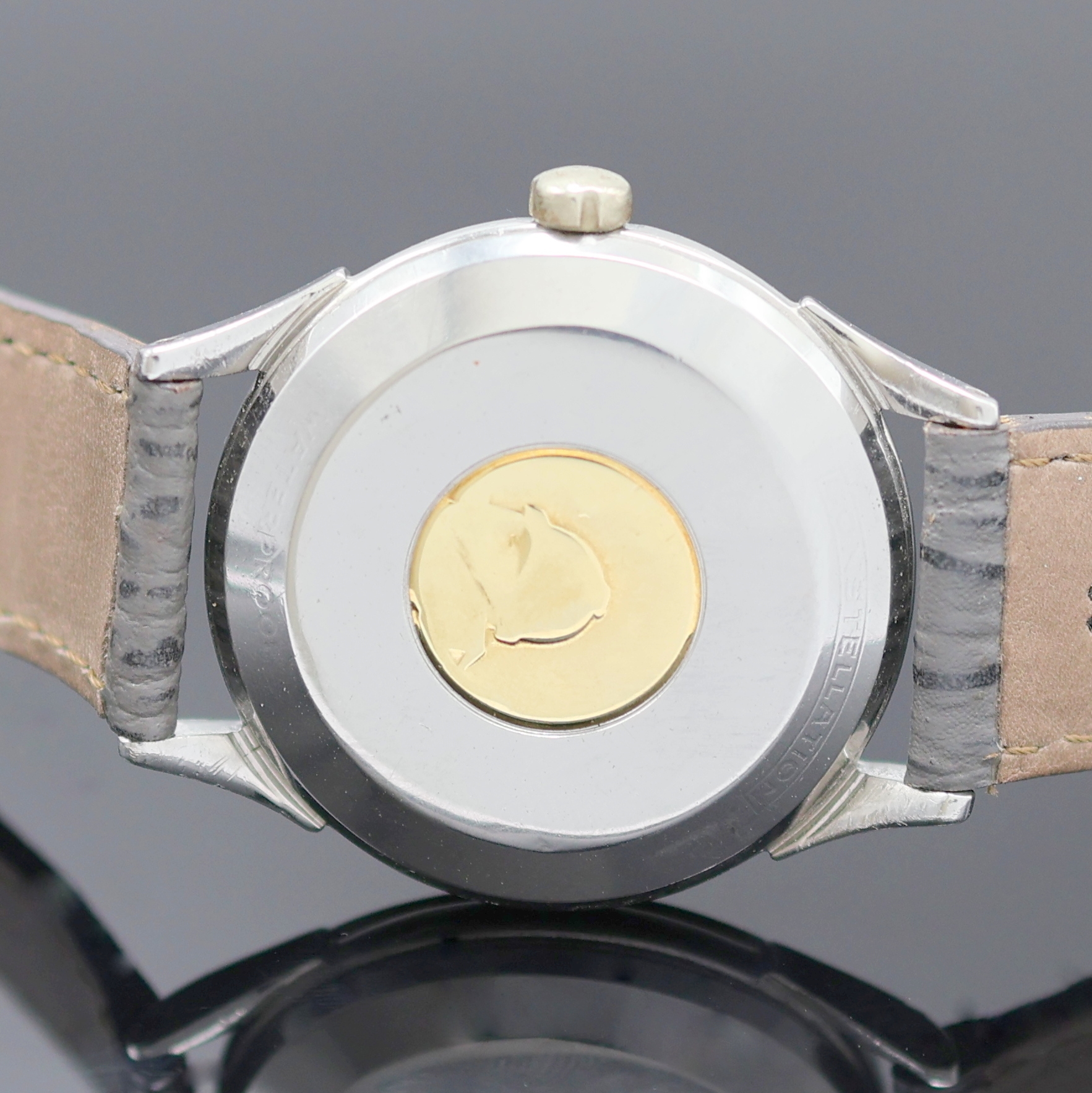 Detail d: OMEGA Constellation Armbandchronometer in Edelstahl Referenz 2782-3SC, Schweiz um 1955, Hammerautomatik, 2-teil. Geh., Lederband m. orig. Dornschl., ...