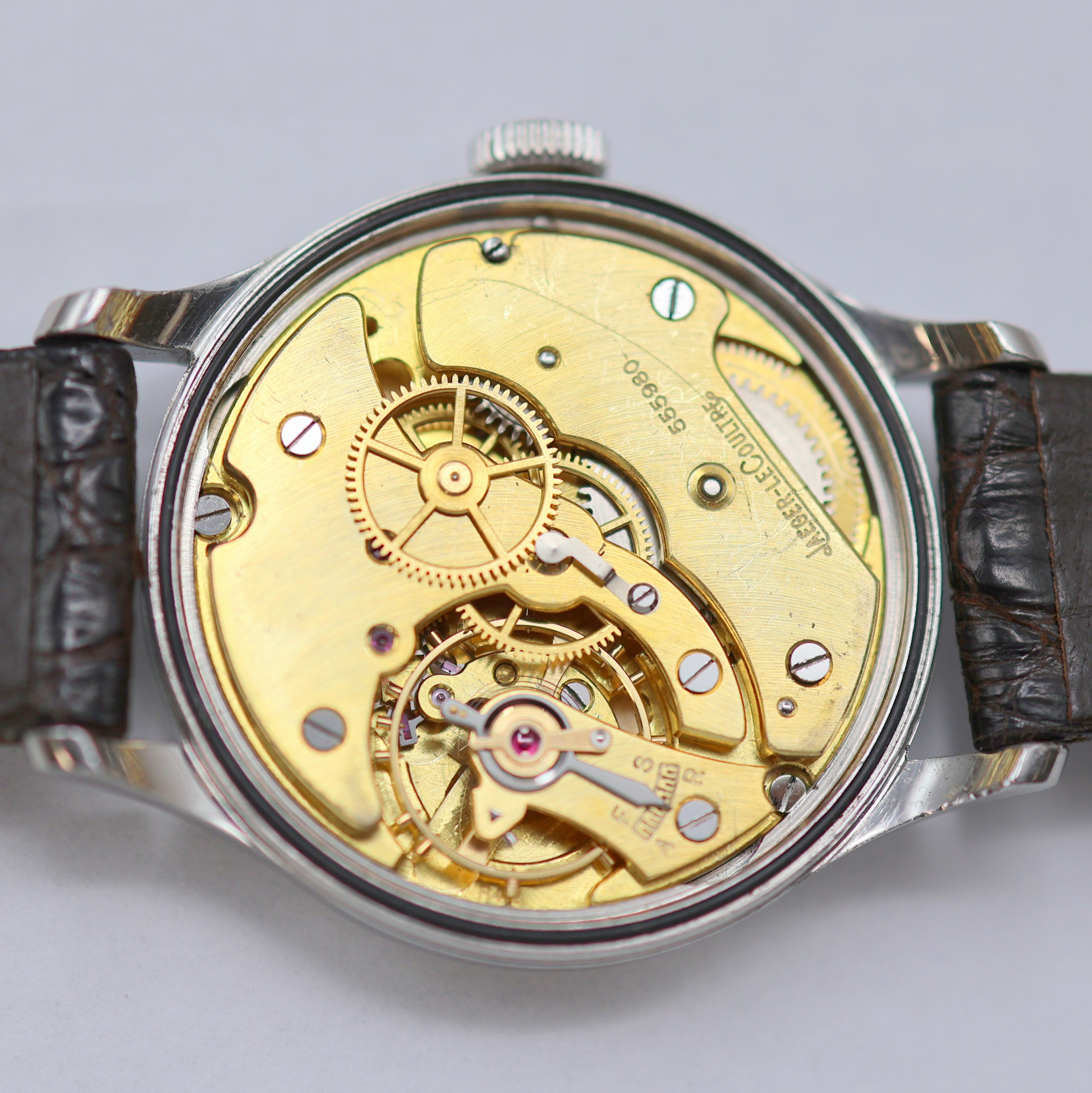 Detail d: Jaeger-LeCoultre Armbanduhr in Stahl, Schweiz 1940er Jahre, Handaufzug, Boden aufgedr., vers. Zifferbl. m. arab. Leuchtzahlen altersbed. pat./fl., ...