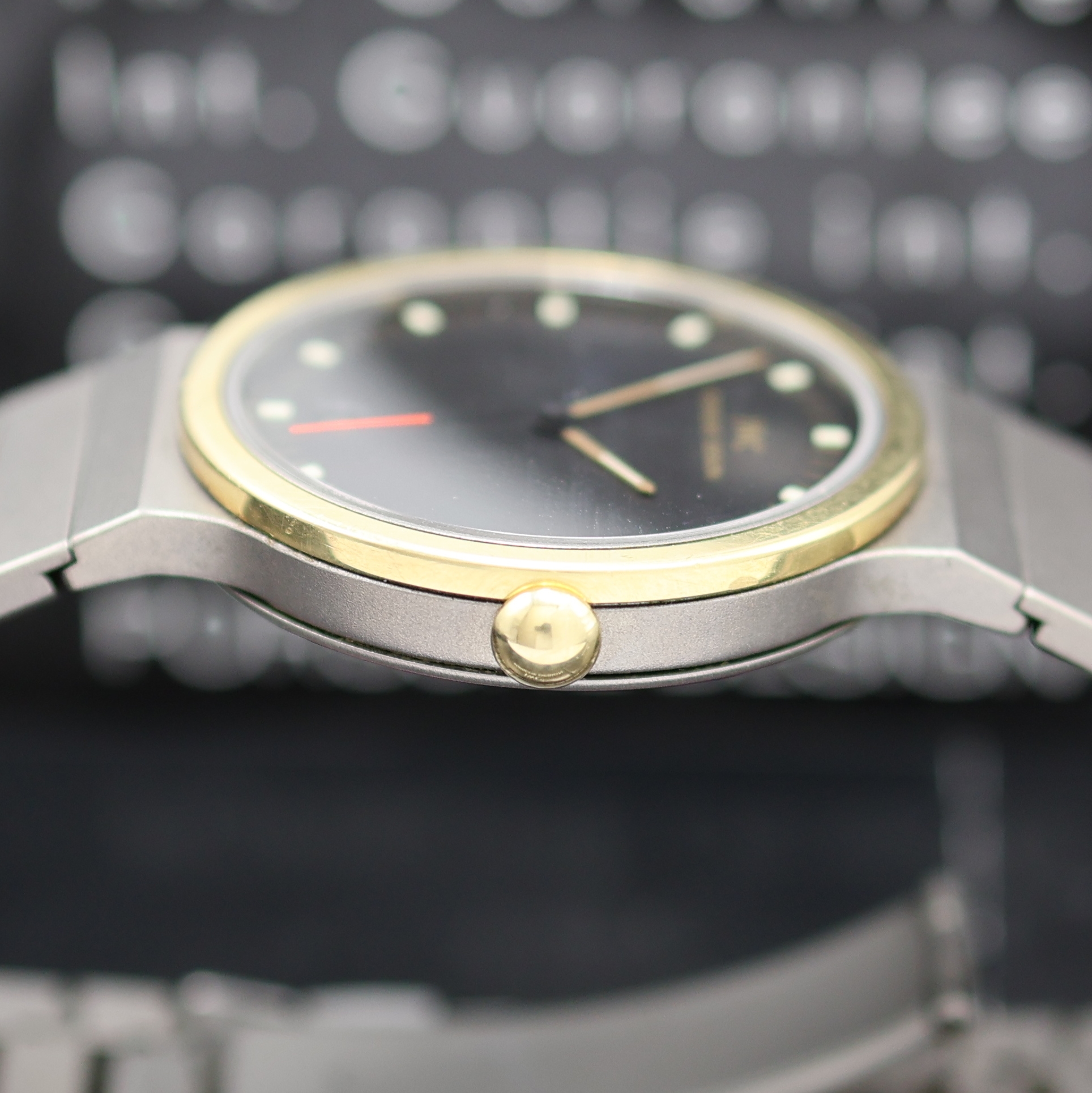 Detail c: IWC Porsche Design "Ultra Sportivo" Armbanduhr in Titan Referenz IW3335, Schweiz um 1990er Jahre, quarz, 3-teil. Geh. inkl. Gliederband m. ...