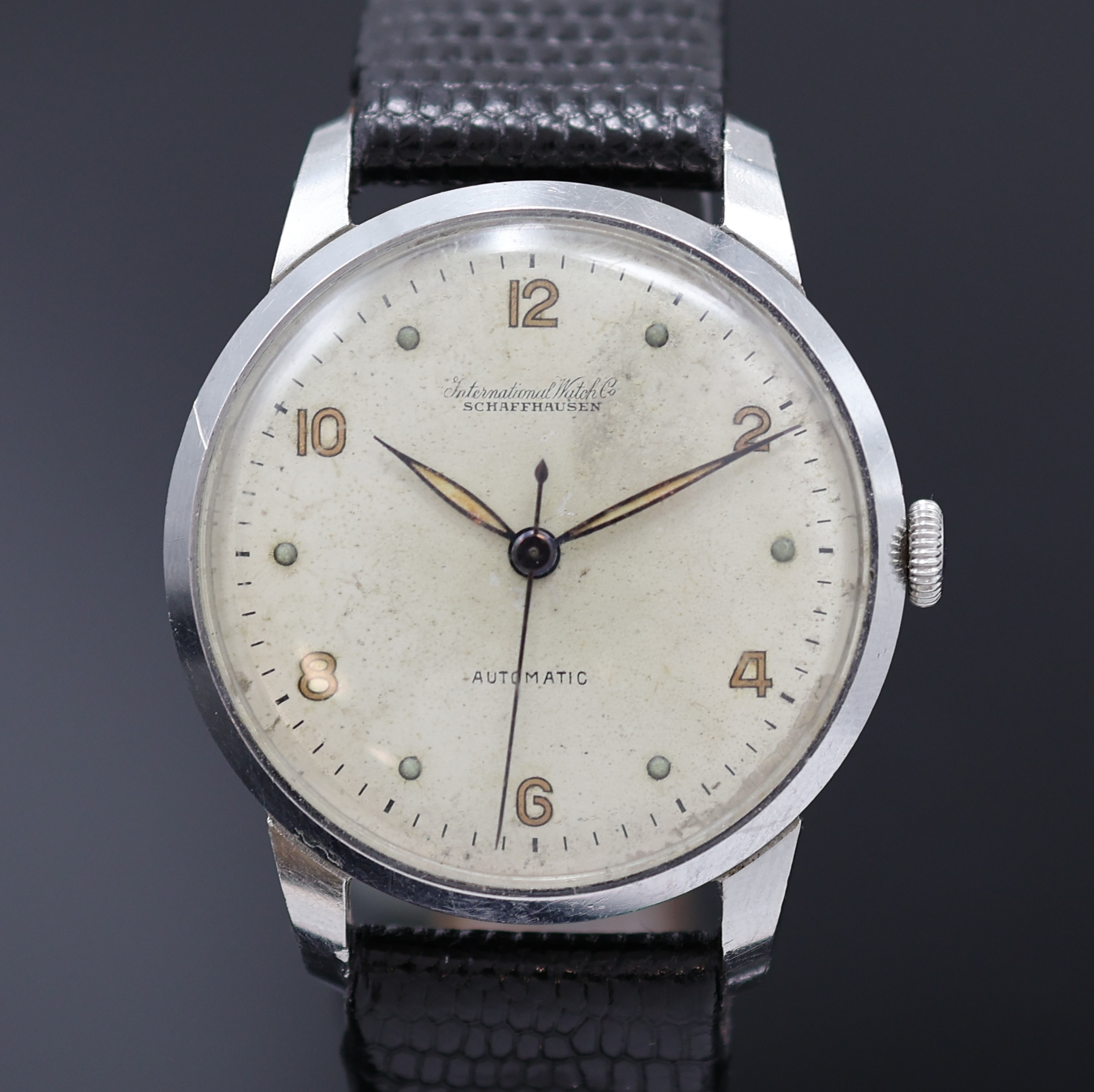 Detail a: IWC Schaffhausen Armbanduhr in Edelstahl, Schweiz um 1951, Automatik, 3-teil. Geh., Boden und Glasrand aufgedr., silb. Zifferbl. m. arab. Zahlen ...