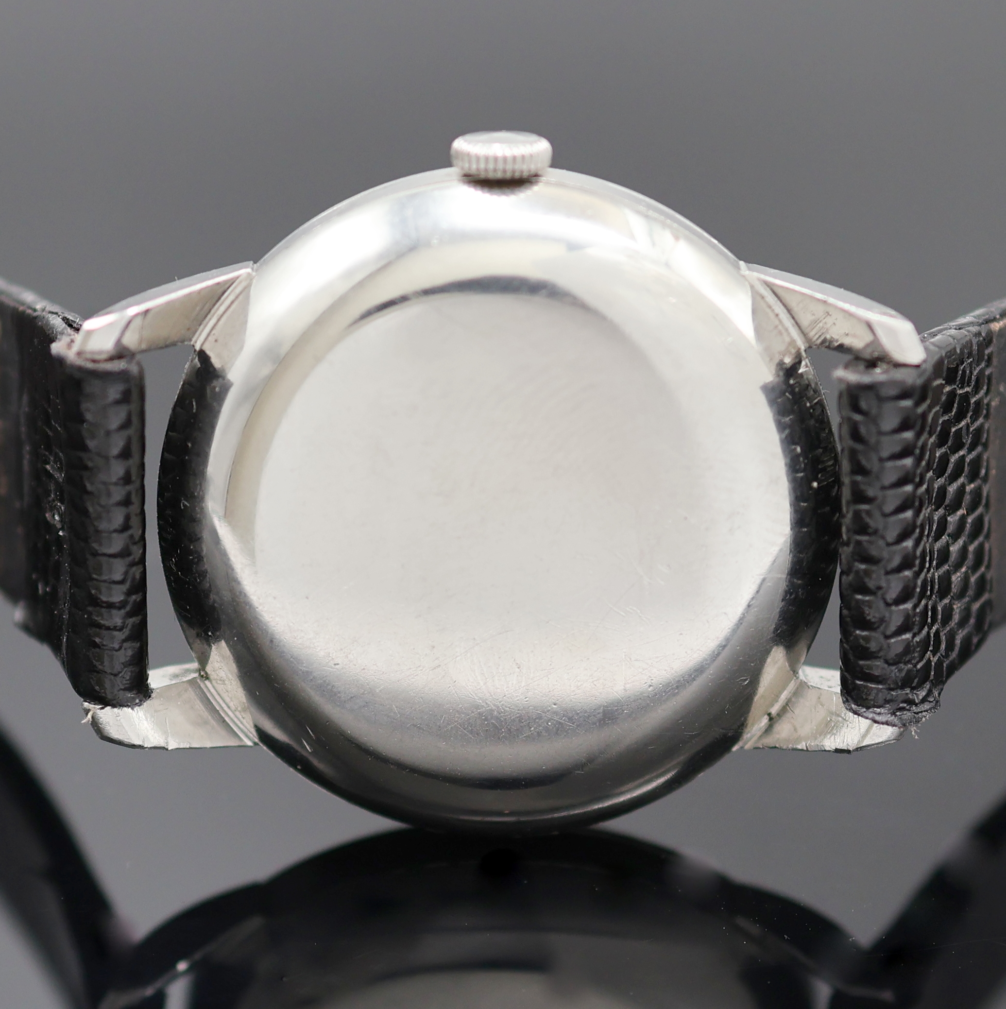 Detail c: IWC Schaffhausen Armbanduhr in Edelstahl, Schweiz um 1951, Automatik, 3-teil. Geh., Boden und Glasrand aufgedr., silb. Zifferbl. m. arab. Zahlen ...