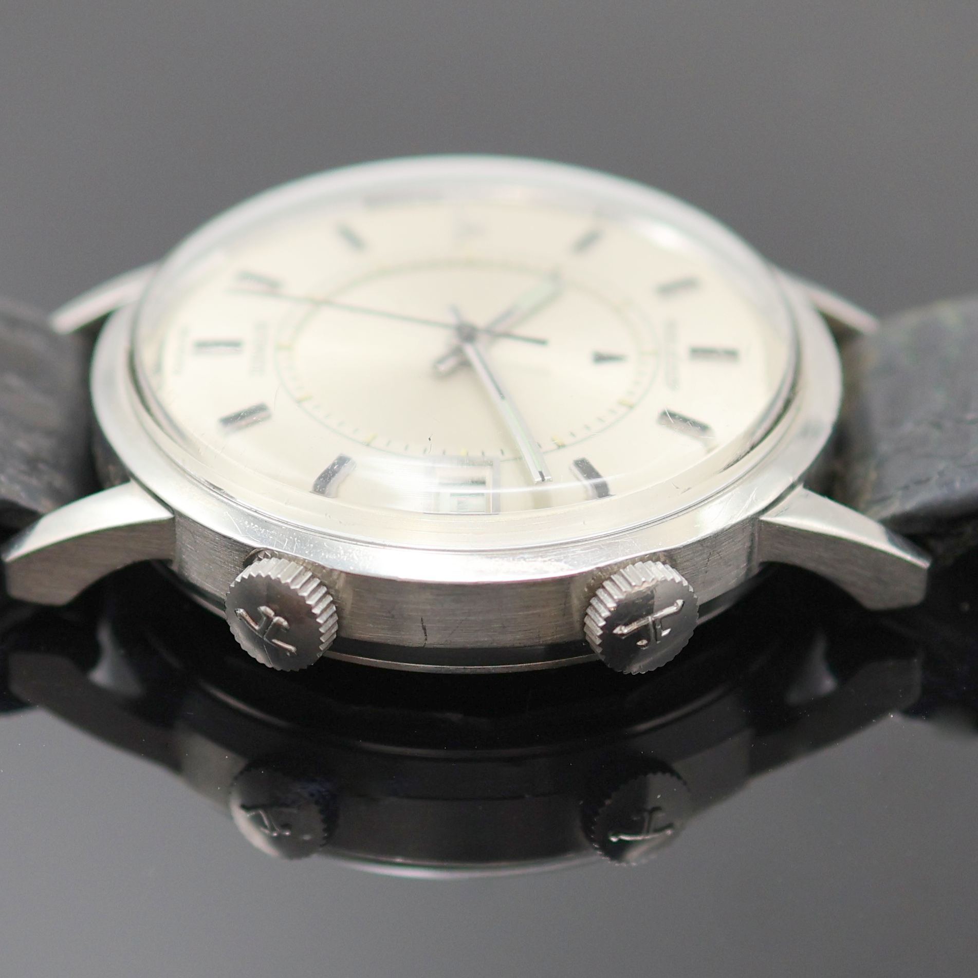 Detail b: Jaeger-LeCoultre Armbandwecker Modell Memovox in Stahl Referenz E875, Automatik, Schweiz um 1975, Boden verschr., vers. Zifferbl. m. aufgel. ...