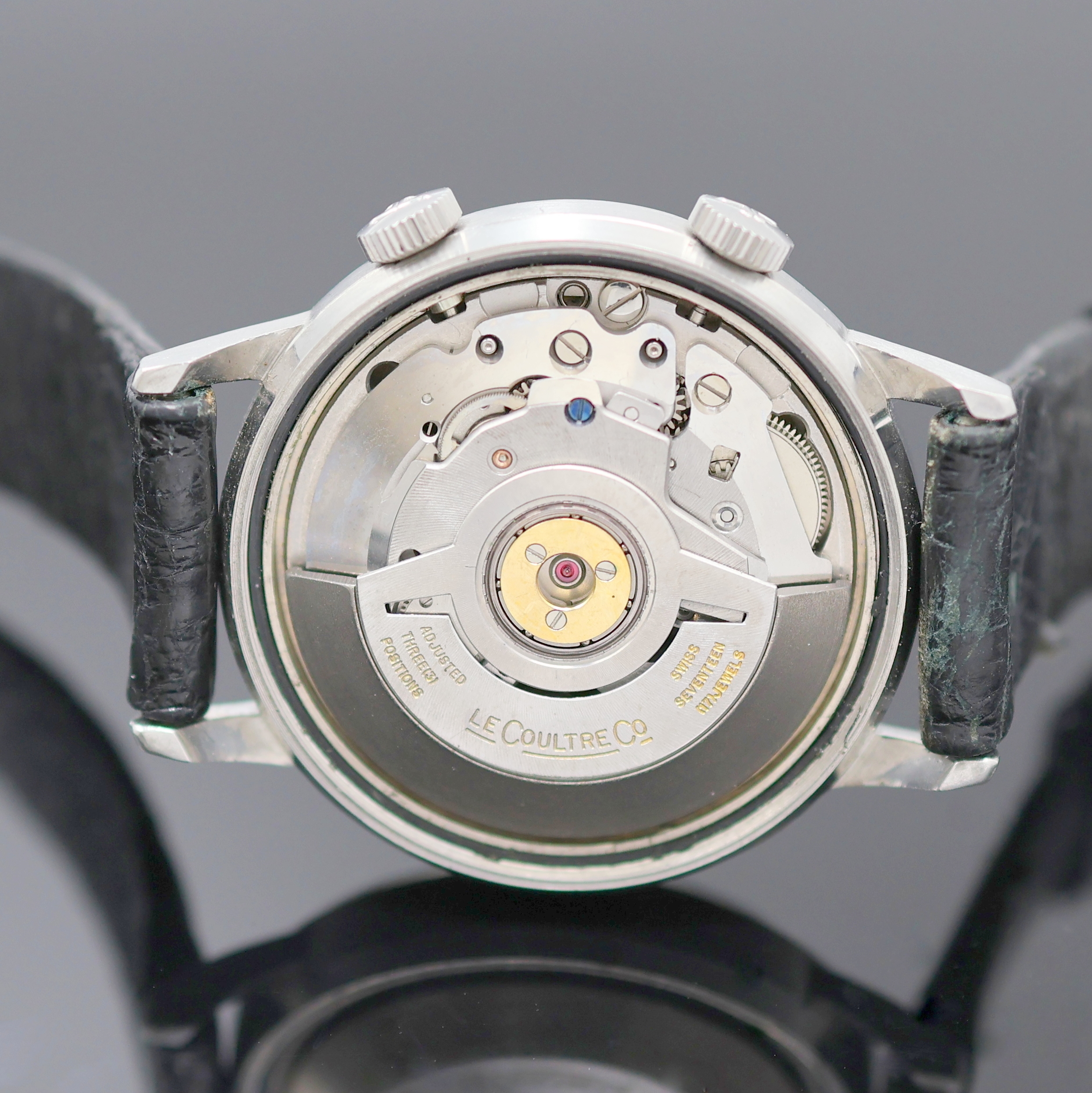 Detail d: Jaeger-LeCoultre Armbandwecker Modell Memovox in Stahl Referenz E875, Automatik, Schweiz um 1975, Boden verschr., vers. Zifferbl. m. aufgel. ...