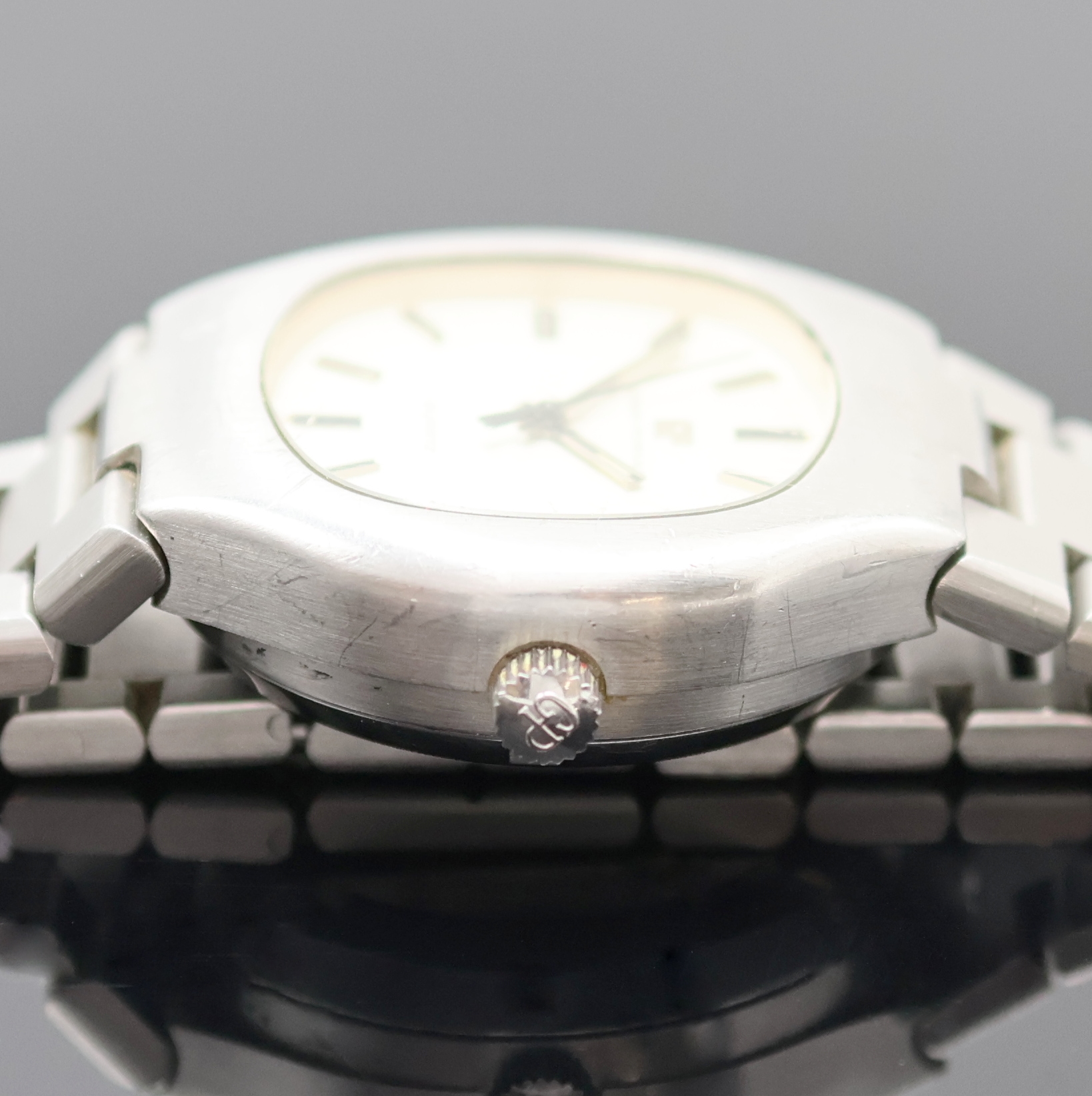 Detail c: GIRARD PERREGAUX frühe quarz Herrenarmbanduhr in Edelstahl Referenz 9575, Schweiz um 1970, massives Gehäuse inkl. integr. orig. Gliederband, Boden ...
