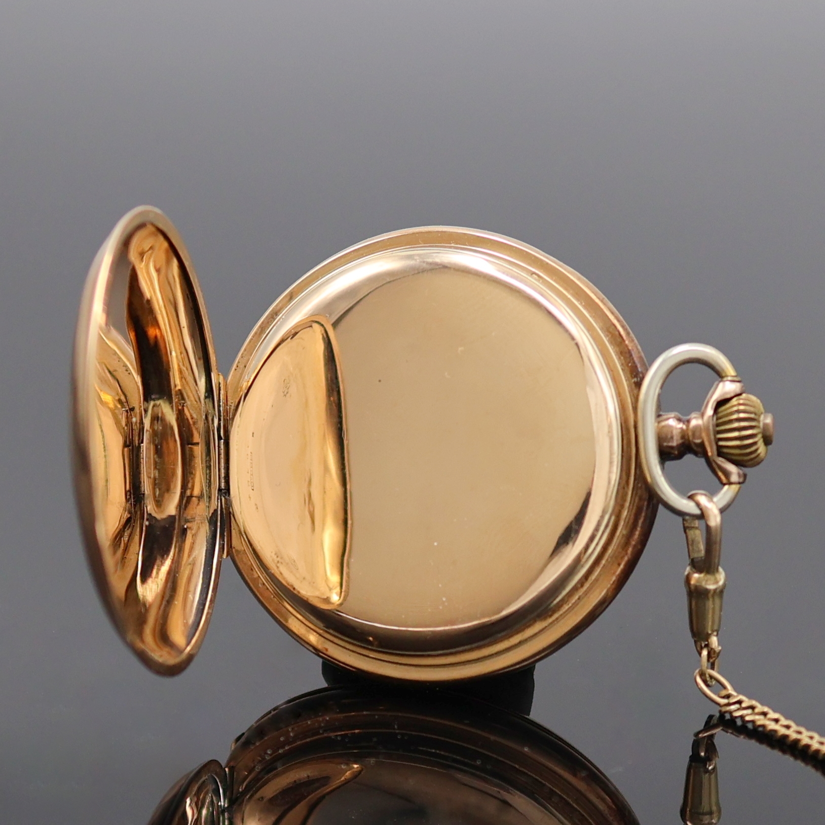 Detail c: SYSTEME GLASHÜTTE Herrensavonette in RG 585/000 an GG 333/000 Kette, Schweiz um 1910, ehm. guill. 3-Deckel-Goldgeh. dell., Emailzifferbl. riss., ...