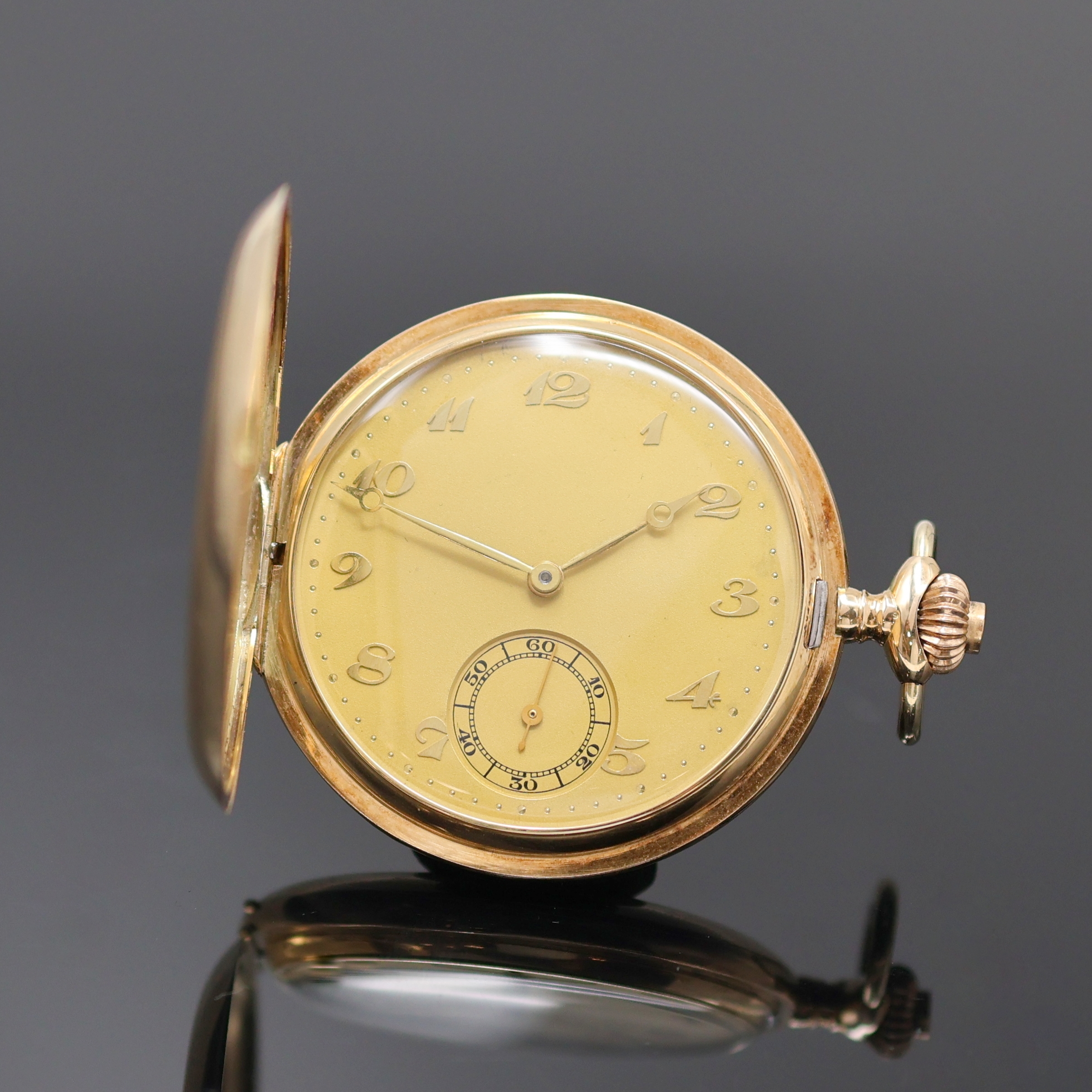 Image 26988399 - Herrensavonette in GG 585/000, um 1930, guill. 2-Deckel Goldgeh. l. dell., verg. Cuv., ...