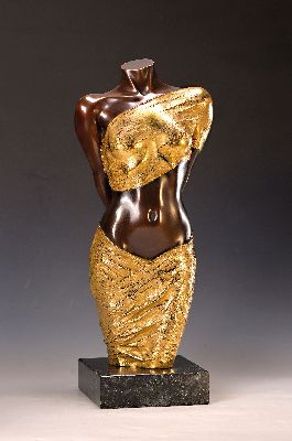 26988336k - Willi Kissmer, 1951-2018, Halb-Akt mit zwei Tüchern, Bronze, teilvergoldet, sign. und ...