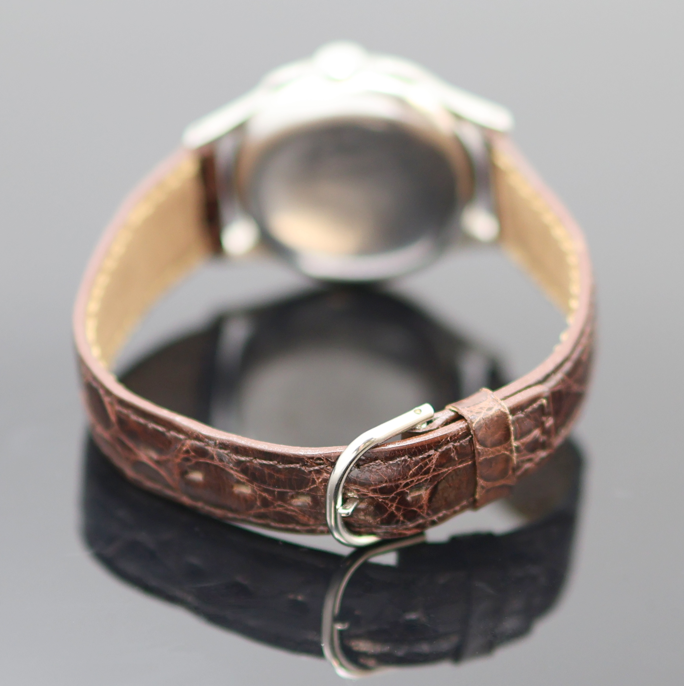 Detail c: TISSOT Armbandchronograph in Stahl Referenz 6212-5, Schweiz um 1945, Handaufzug, 3-tlg. Geh., Boden u. Glasrand aufgedr., rotgold. Zifferbl. stark ...