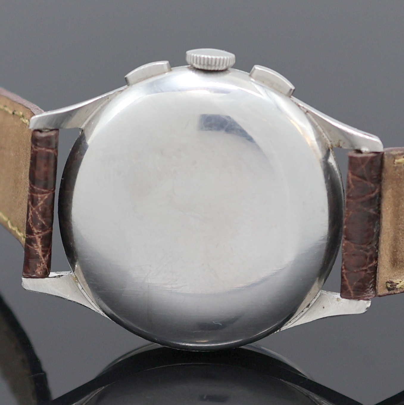 Detail e: TISSOT Armbandchronograph in Stahl Referenz 6212-5, Schweiz um 1945, Handaufzug, 3-tlg. Geh., Boden u. Glasrand aufgedr., rotgold. Zifferbl. stark ...
