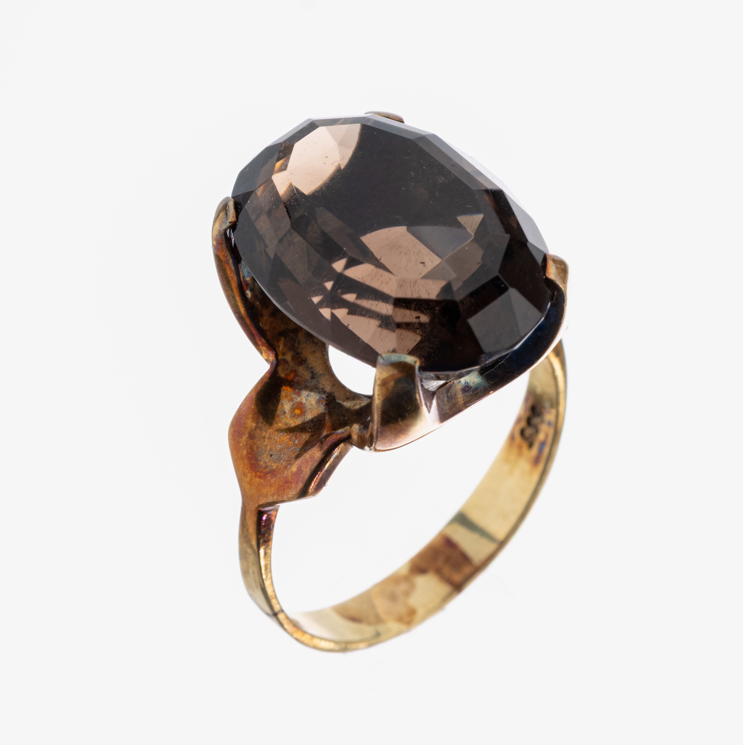 14 kt Gold Rauchquarz-Ring, GG 585/000, hoher Ringkopf mit einem ovalfacett. Rauchquarz, RW 58, ca. 8.2 g, Meistermarke unged.