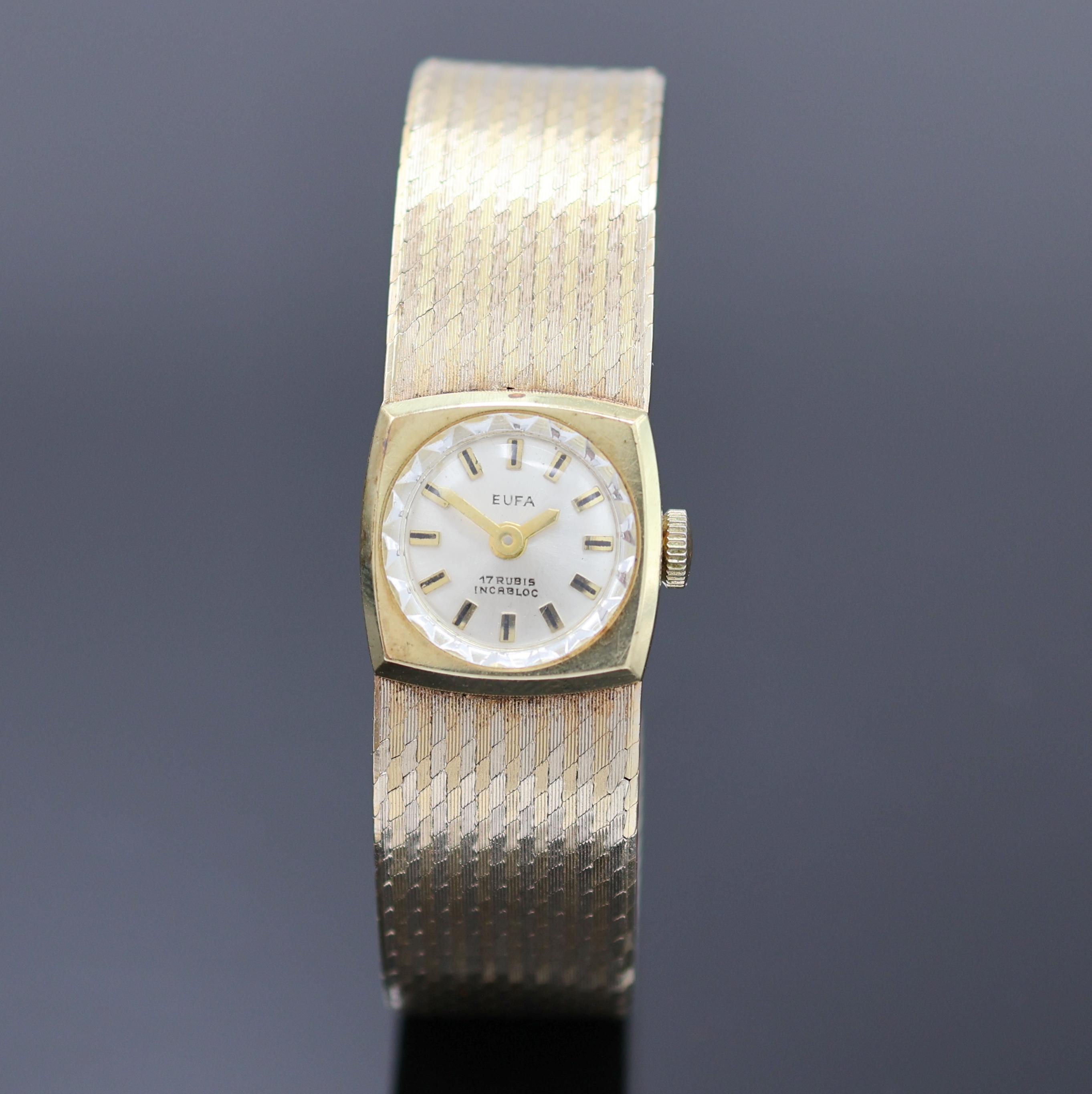Detail a: EUFA Damenarmbanduhr in GG 585/000, Schweiz um 1975, Handaufzug, 2-tlg. Geh. m. anges. Milanaiseband, Boden aufgedr., silb. Zifferbl., gold. Indizes ...