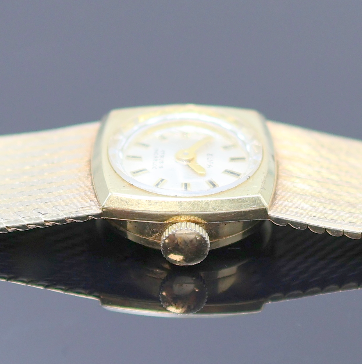 Detail c: EUFA Damenarmbanduhr in GG 585/000, Schweiz um 1975, Handaufzug, 2-tlg. Geh. m. anges. Milanaiseband, Boden aufgedr., silb. Zifferbl., gold. Indizes ...