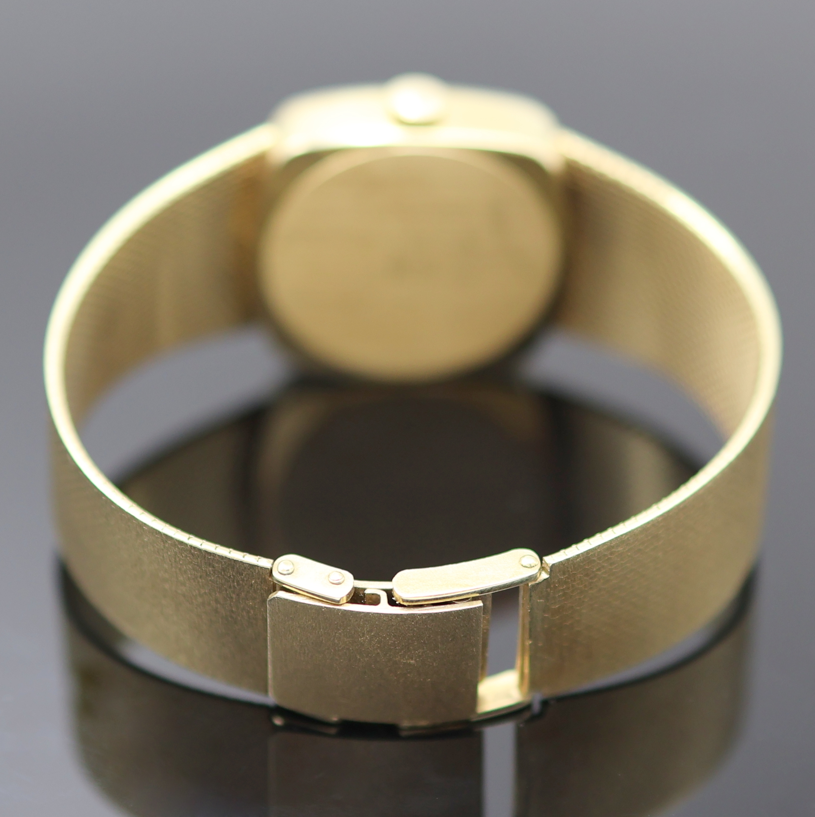 Detail b: BIKO Exclusiv Herrenarmbanduhr in GG 585/000, Schweiz um 1977, Handaufzug, 2-tlg. kissenförm. Geh. m. anges. Milanaiseband, Boden aufgedr., gold. ...