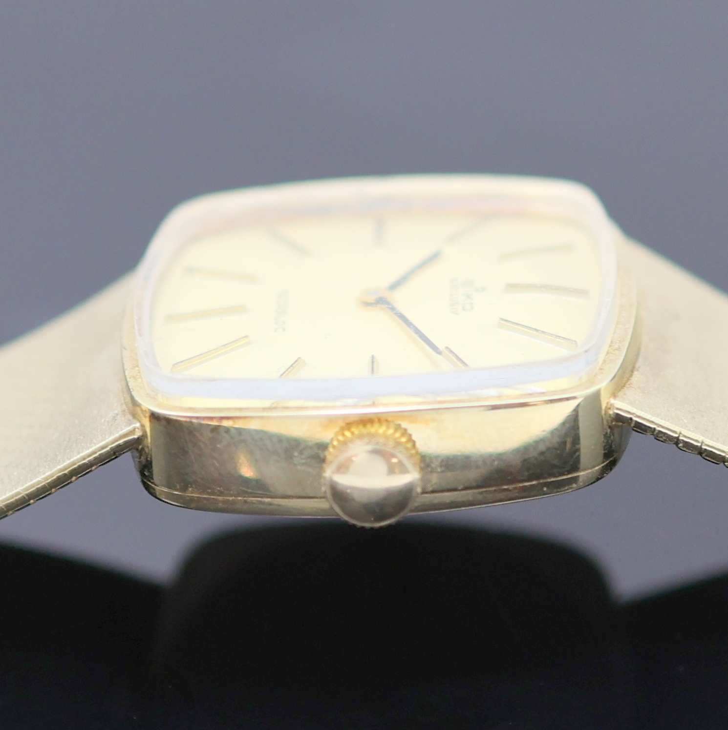 Detail c: BIKO Exclusiv Herrenarmbanduhr in GG 585/000, Schweiz um 1977, Handaufzug, 2-tlg. kissenförm. Geh. m. anges. Milanaiseband, Boden aufgedr., gold. ...