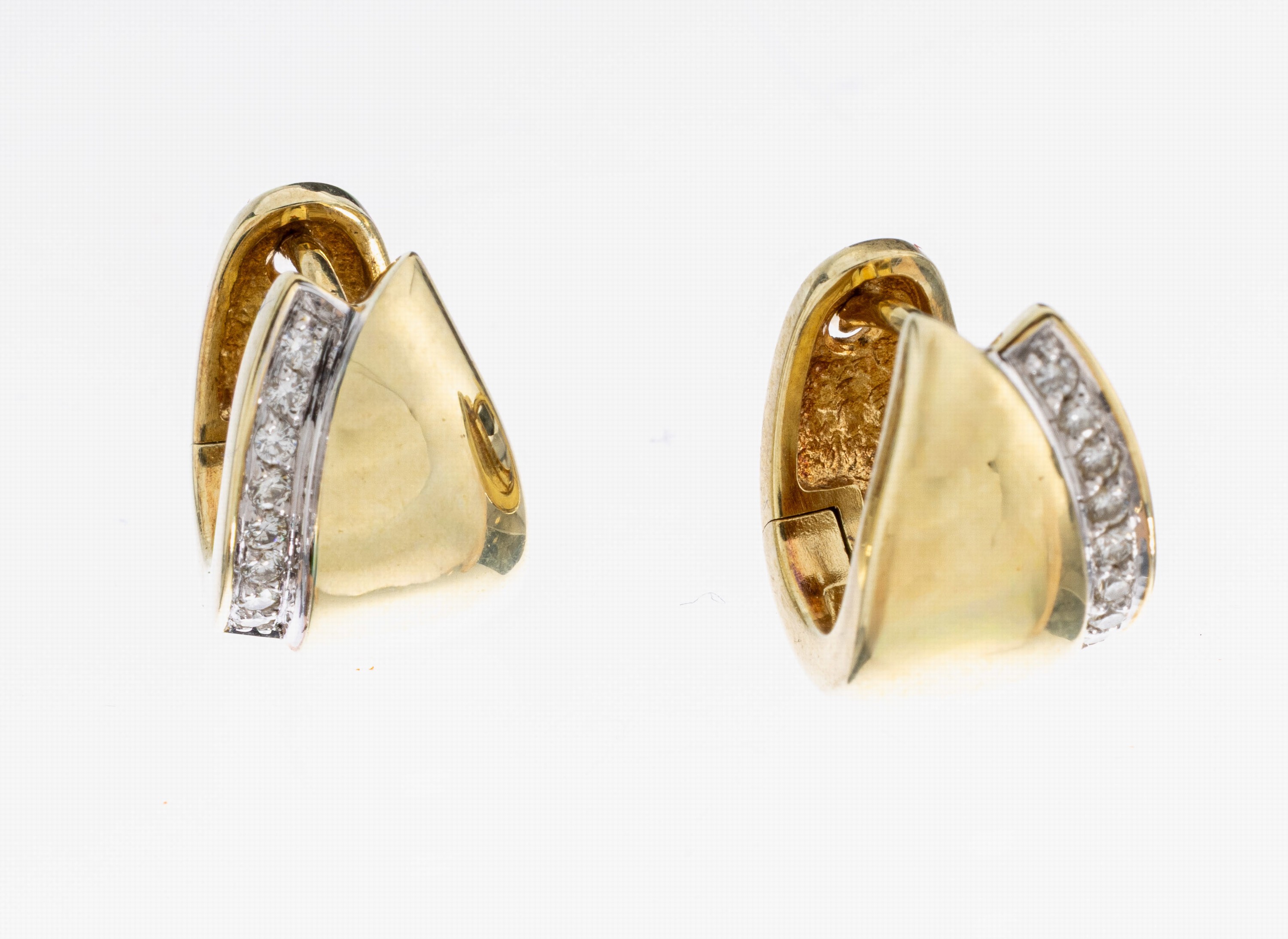 Paar 14 kt Gold Brillant-Ohrcreolen, GG/WG 585/000, in WG gefasste 16 Brillanten zus. ca.0.08 ct Weiß/si, ca. 8 g