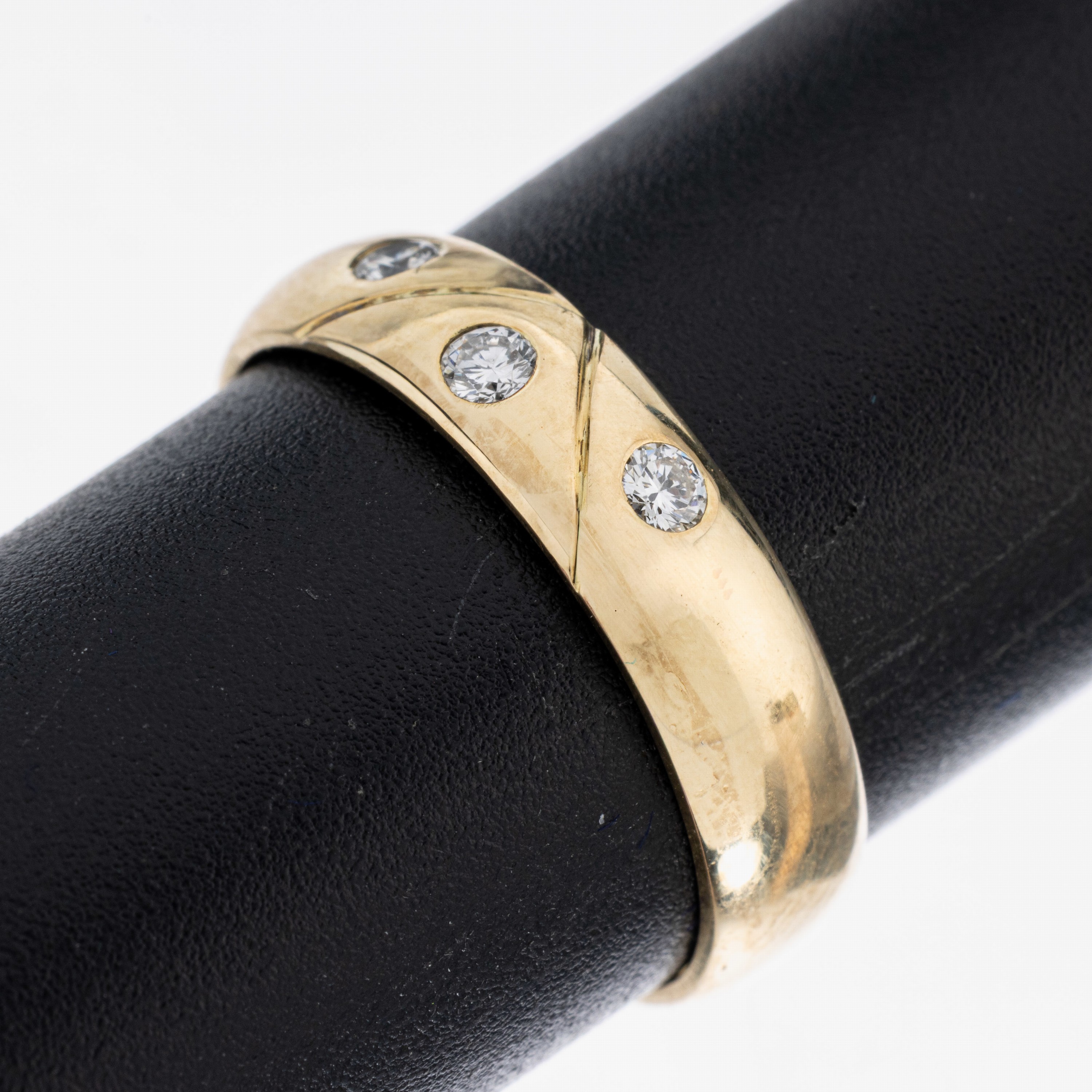 14 kt Gold Brillant-Ring, GG 585/000, 3 Brillanten zus. ca. 0.12 ct Weiß/si, RW 58, ca. 4.3 g, Meistermarke GWS unged.