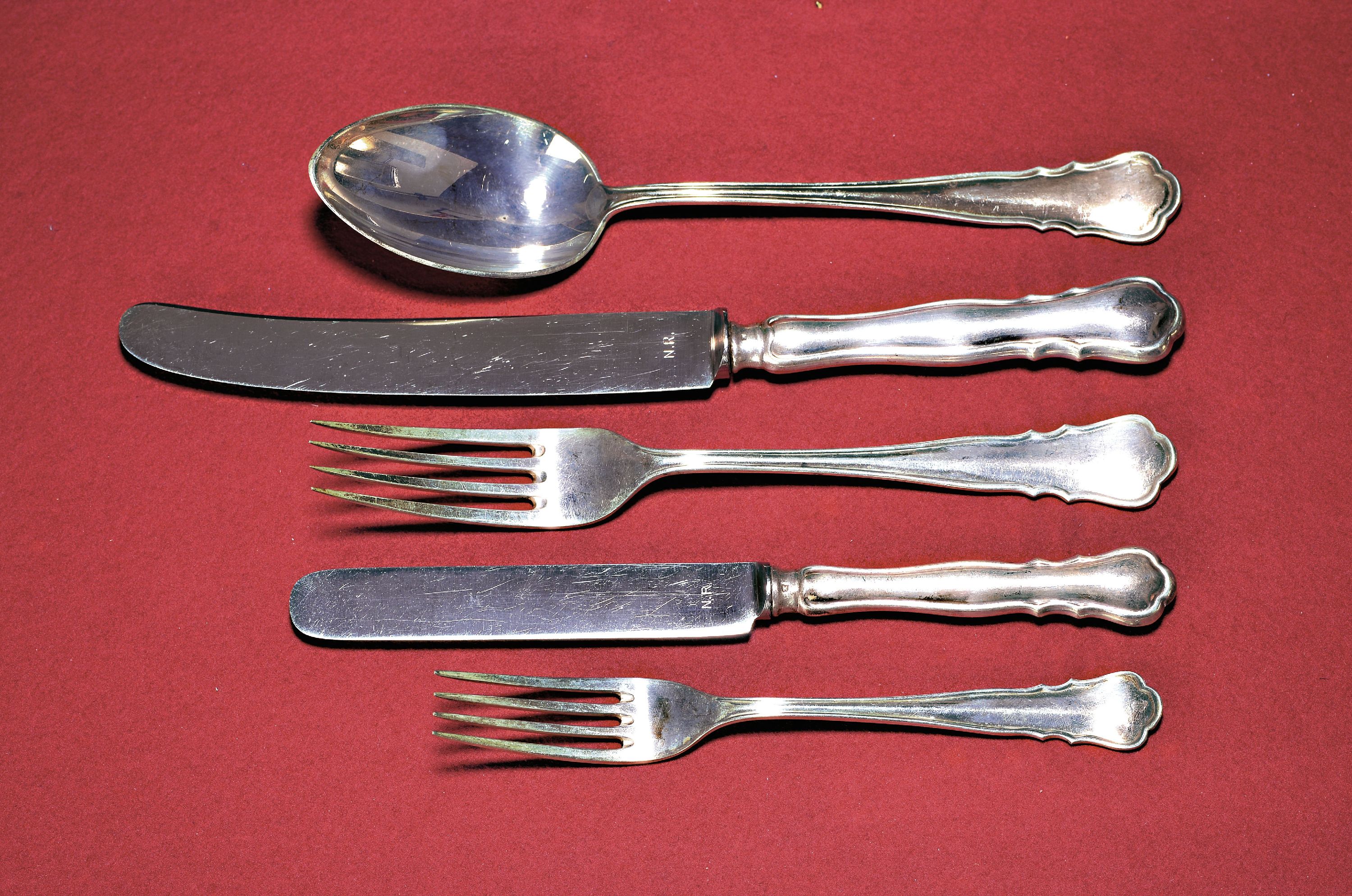 Image 26988829 - Tafelbesteck, deutsch, 1930er Jahre, 800er Silber, Barockstil, 12 Messer, 12 Gabeln, 13 ...