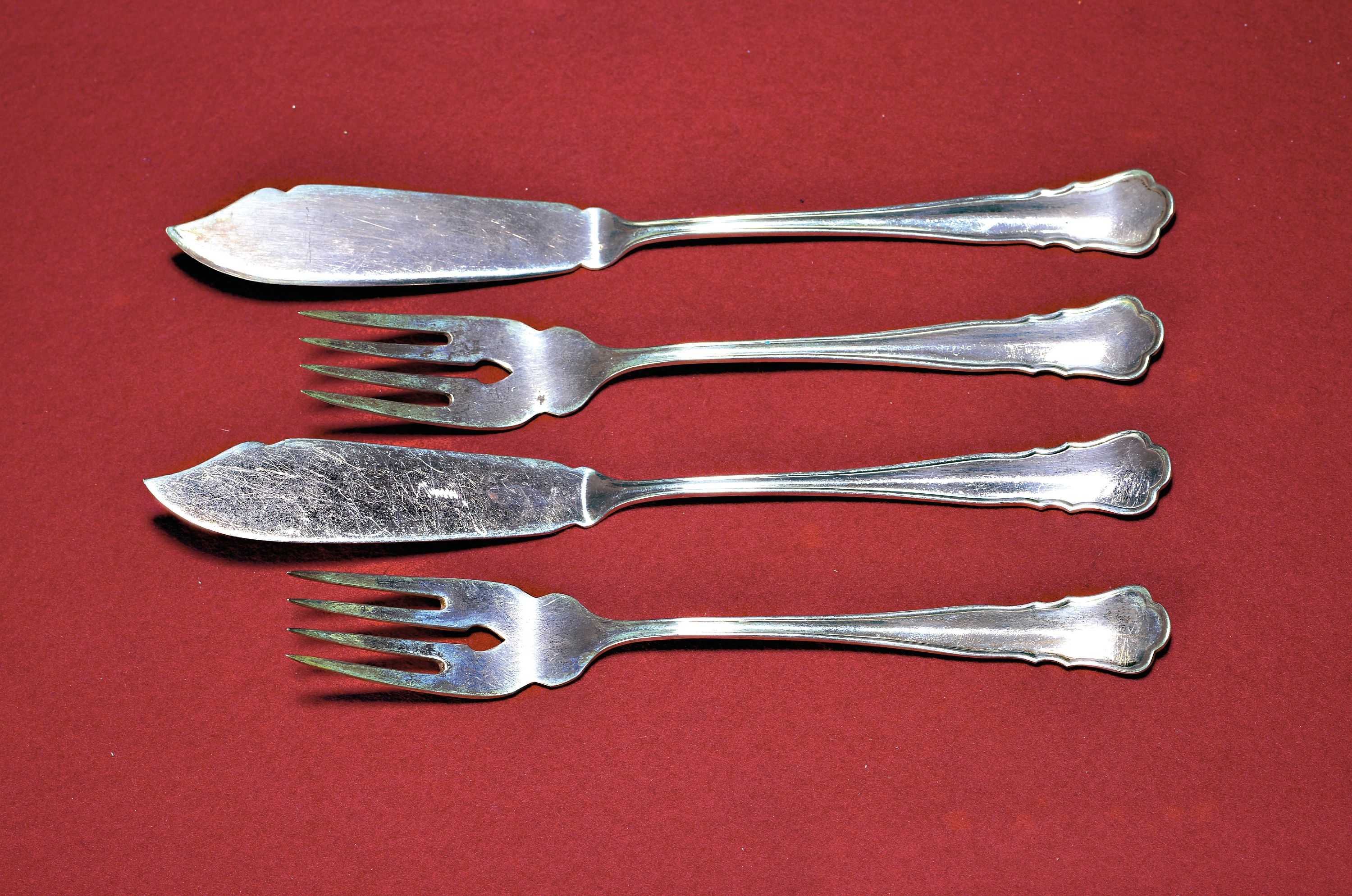 Image 26988830 - Fischbesteck für 12 Personen, deutsch, 1930er Jahre, 800er Silber, 12 Fischmesser und ...
