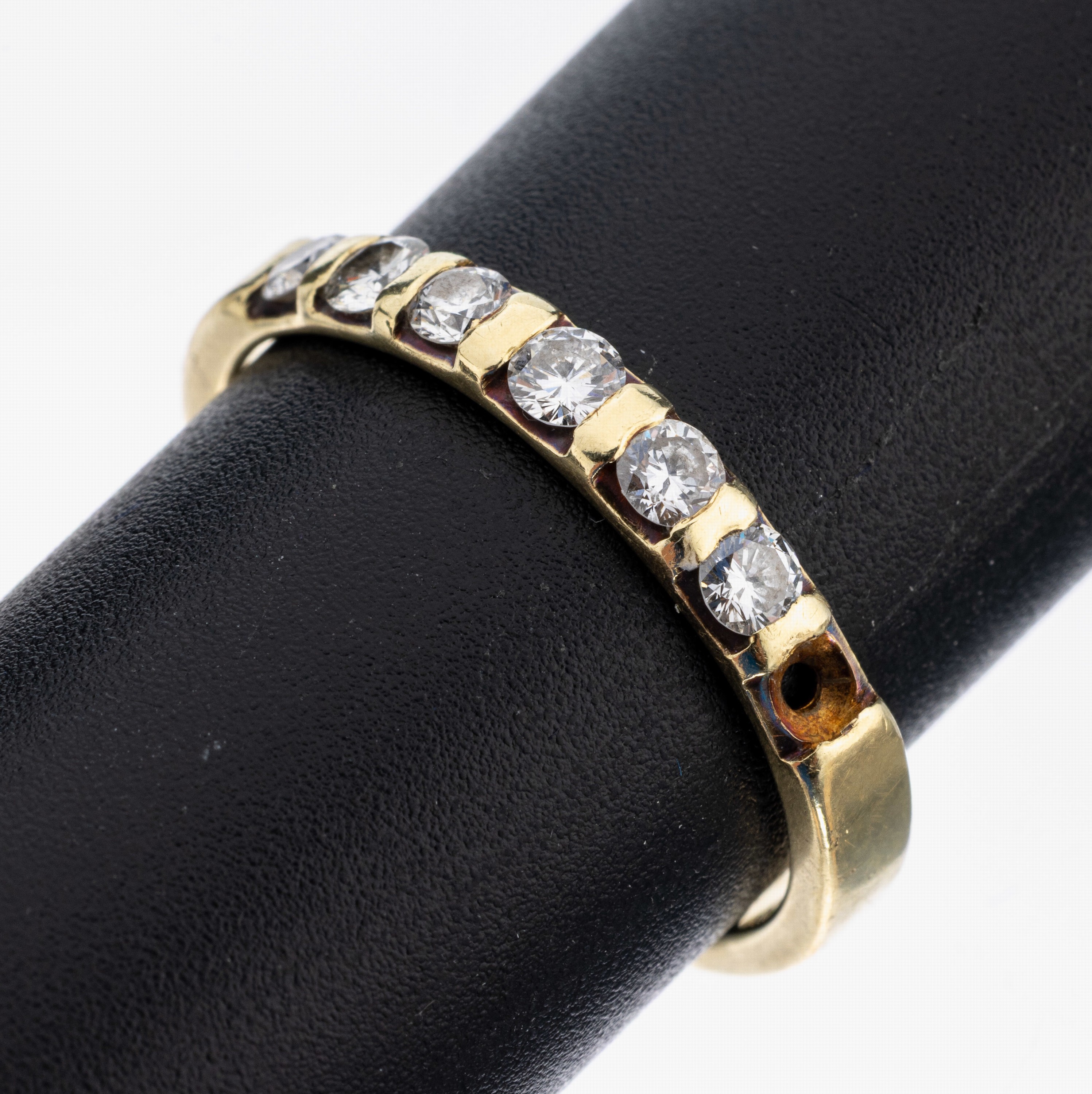 14 kt Gold Brillant-Ring, GG 585/000, bes. mit 6 Brillanten zus. ca. 0.60 ct feines Weiß-Weiß/si (1 Brillant fehlt), Schiene offen, muss gelötet ...