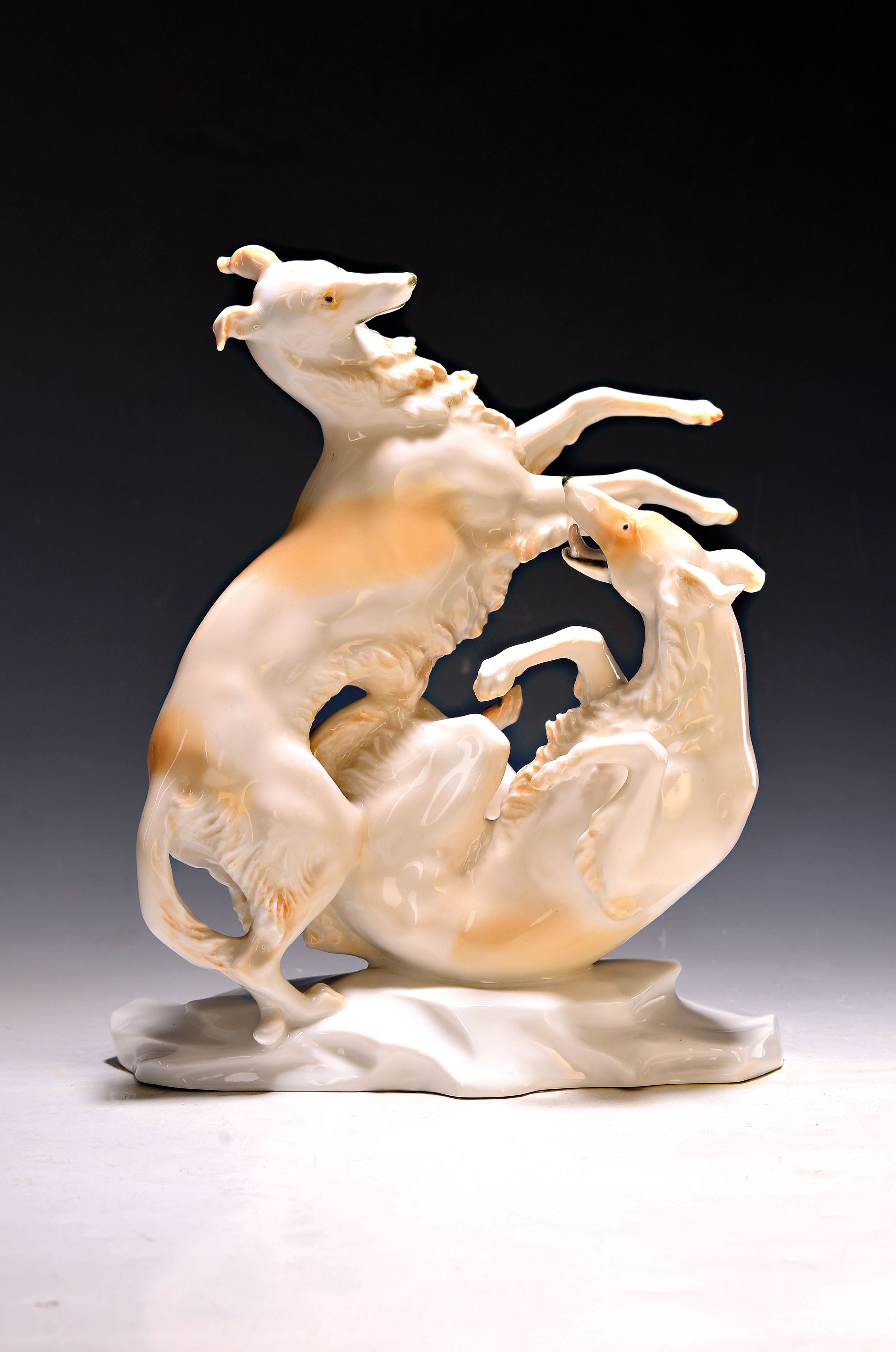 Image 26988998 - Porzellanfigur spielende Windhunde, Hutschenreuther, Selb, Entw. Max Hermann Fritz, ...