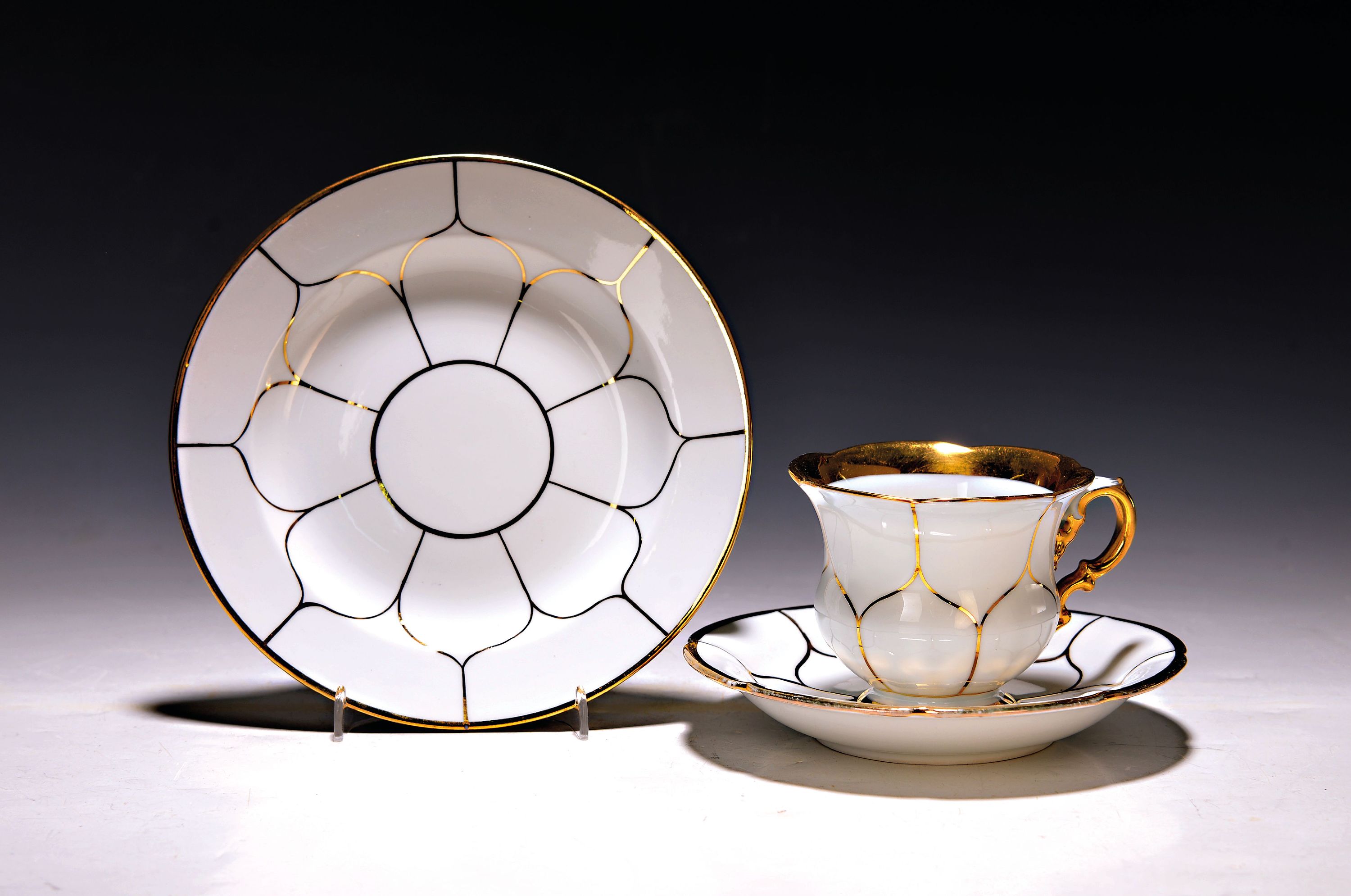 Image 26989006 - Gedeck B-Form, Meissen, versch. Zeiten, 20.Jh., Porzellan, Goldstaffage, berieben, ...