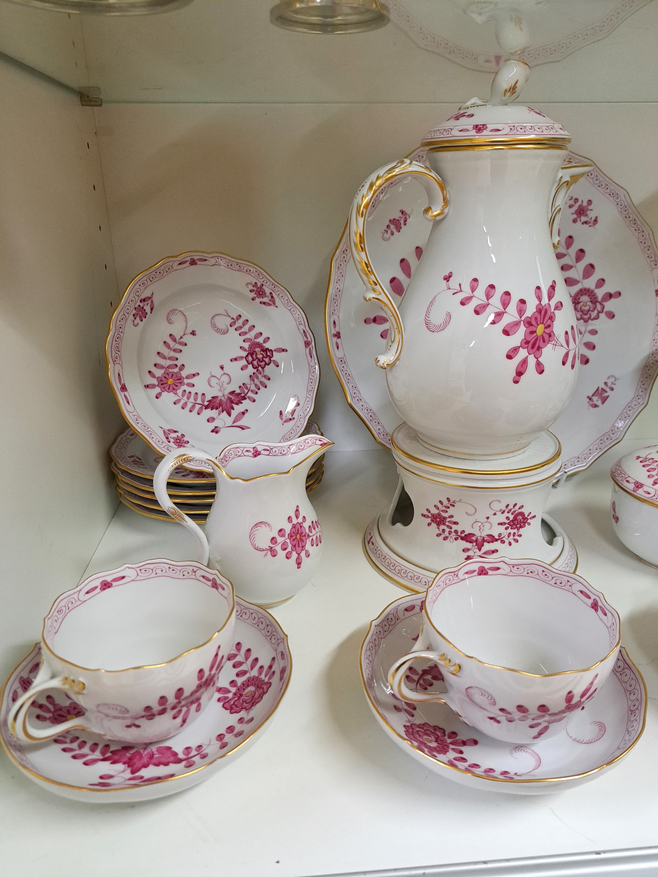 Detail a: Kaffeeservice, Meissen, 2. Hälfte 20. Jh., indische Malerei, Goldrand, für 6 Personen komplett, Kaffeekanne, Zuckerdose, Milchkanne, 6 Kaffeetassen ...