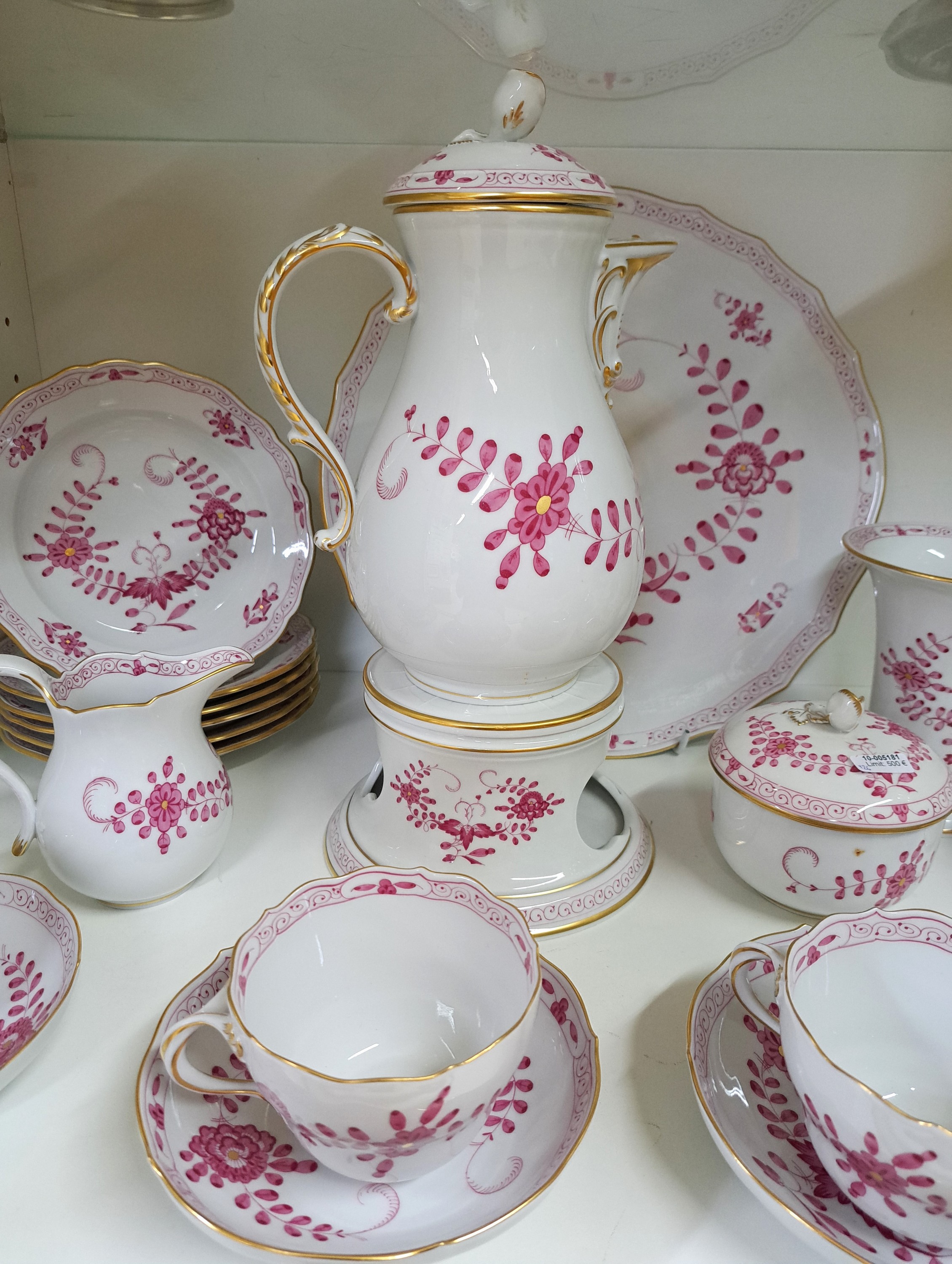 Detail b: Kaffeeservice, Meissen, 2. Hälfte 20. Jh., indische Malerei, Goldrand, für 6 Personen komplett, Kaffeekanne, Zuckerdose, Milchkanne, 6 Kaffeetassen ...