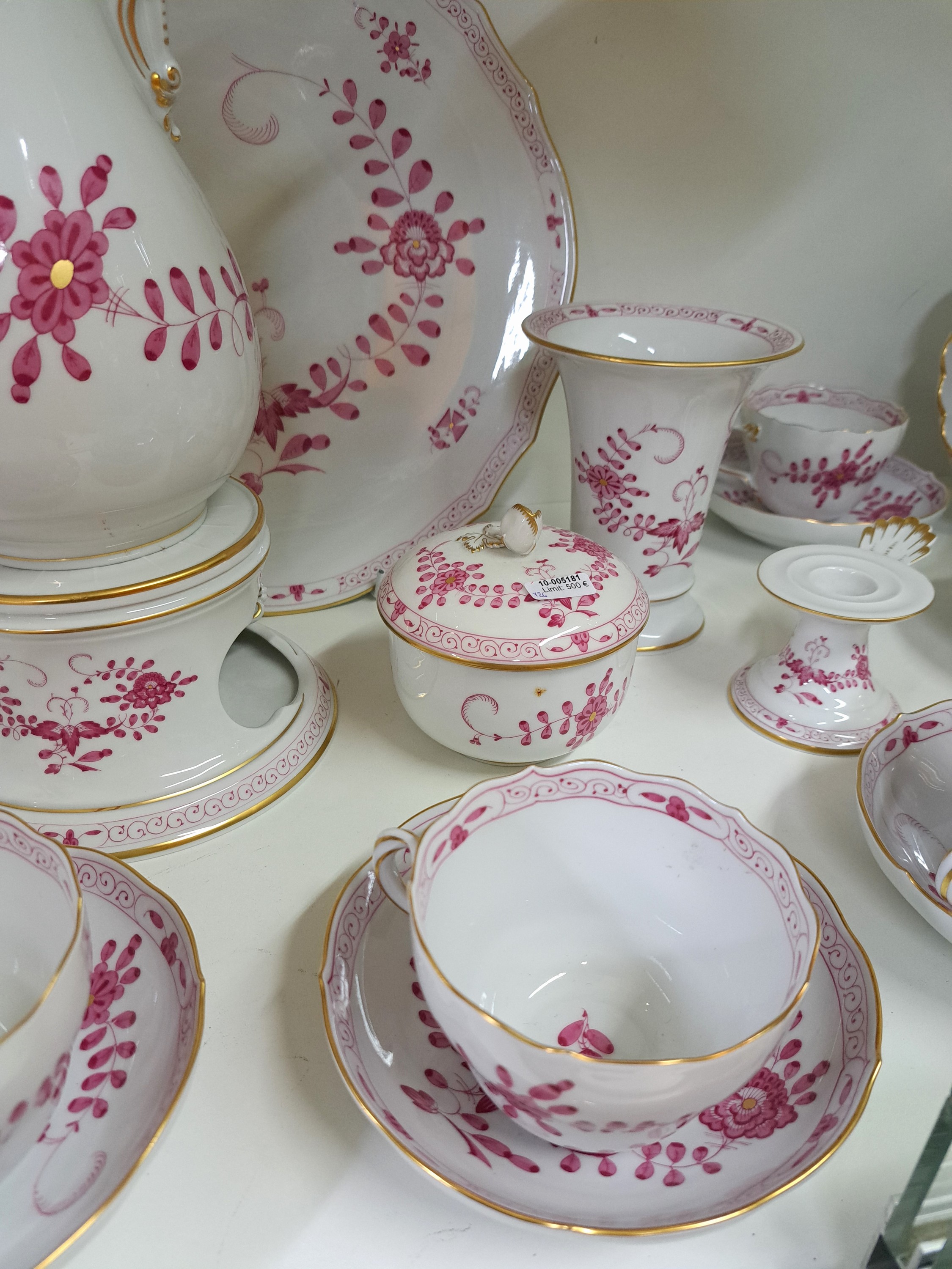 Detail c: Kaffeeservice, Meissen, 2. Hälfte 20. Jh., indische Malerei, Goldrand, für 6 Personen komplett, Kaffeekanne, Zuckerdose, Milchkanne, 6 Kaffeetassen ...