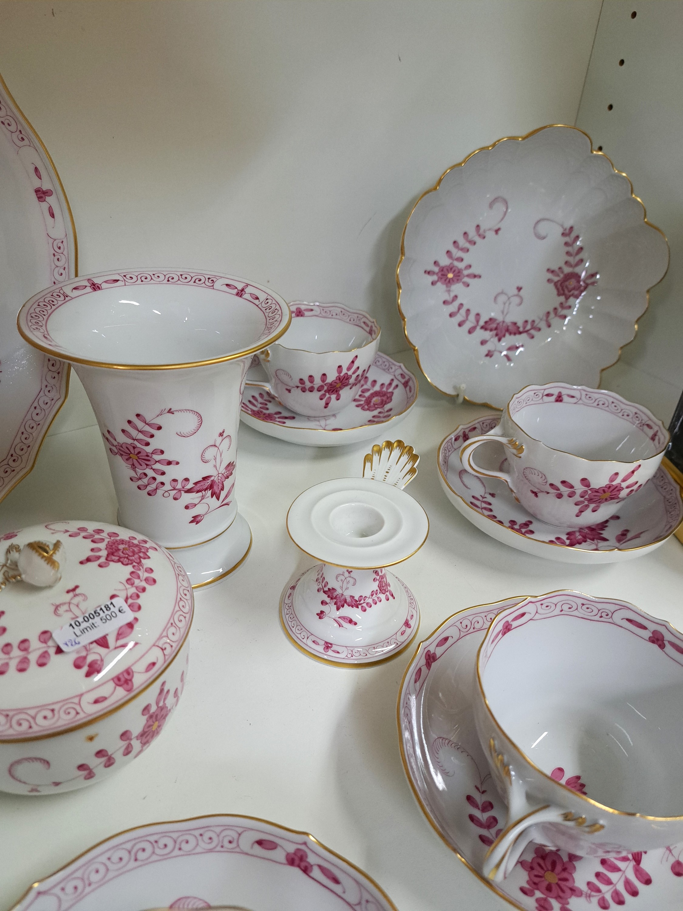 Detail d: Kaffeeservice, Meissen, 2. Hälfte 20. Jh., indische Malerei, Goldrand, für 6 Personen komplett, Kaffeekanne, Zuckerdose, Milchkanne, 6 Kaffeetassen ...