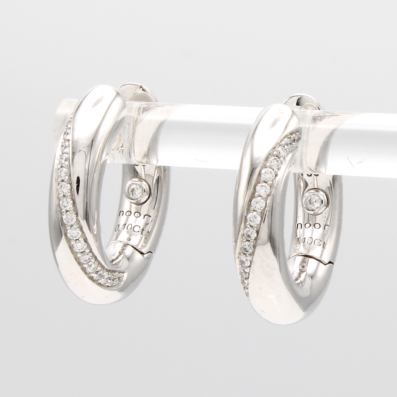 Image 26989195 - Paar Klappcreolen mit Brillanten, WG 750/000, 36 Brill. diagonal gef. zus. ca. 0.21 ct ...