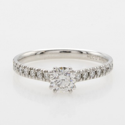 Image Ring mit Brillanten, WG 750/000, Mittel- stein ca. 0.54 ct u. Besatzbrill. zus. ca. 0.27 ...