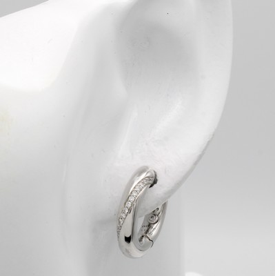 26989195a - Paar Klappcreolen mit Brillanten, WG 750/000, 36 Brill. diagonal gef. zus. ca. 0.21 ct ...