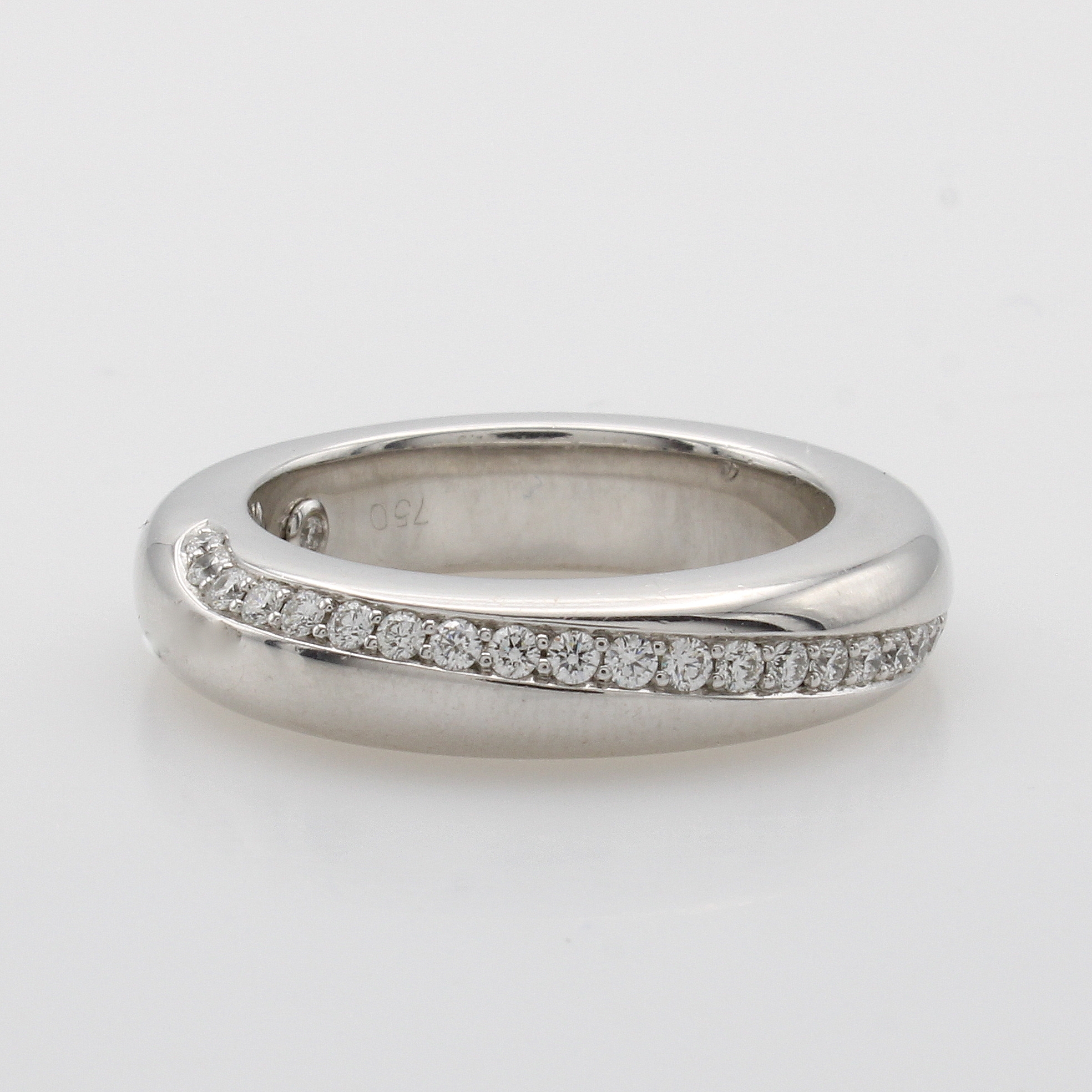 Image 26989251 - Ring mit Brillanten, WG 750/000, 28 Brill. diagonal gef. zus. ca. 0.36 ct feines ...