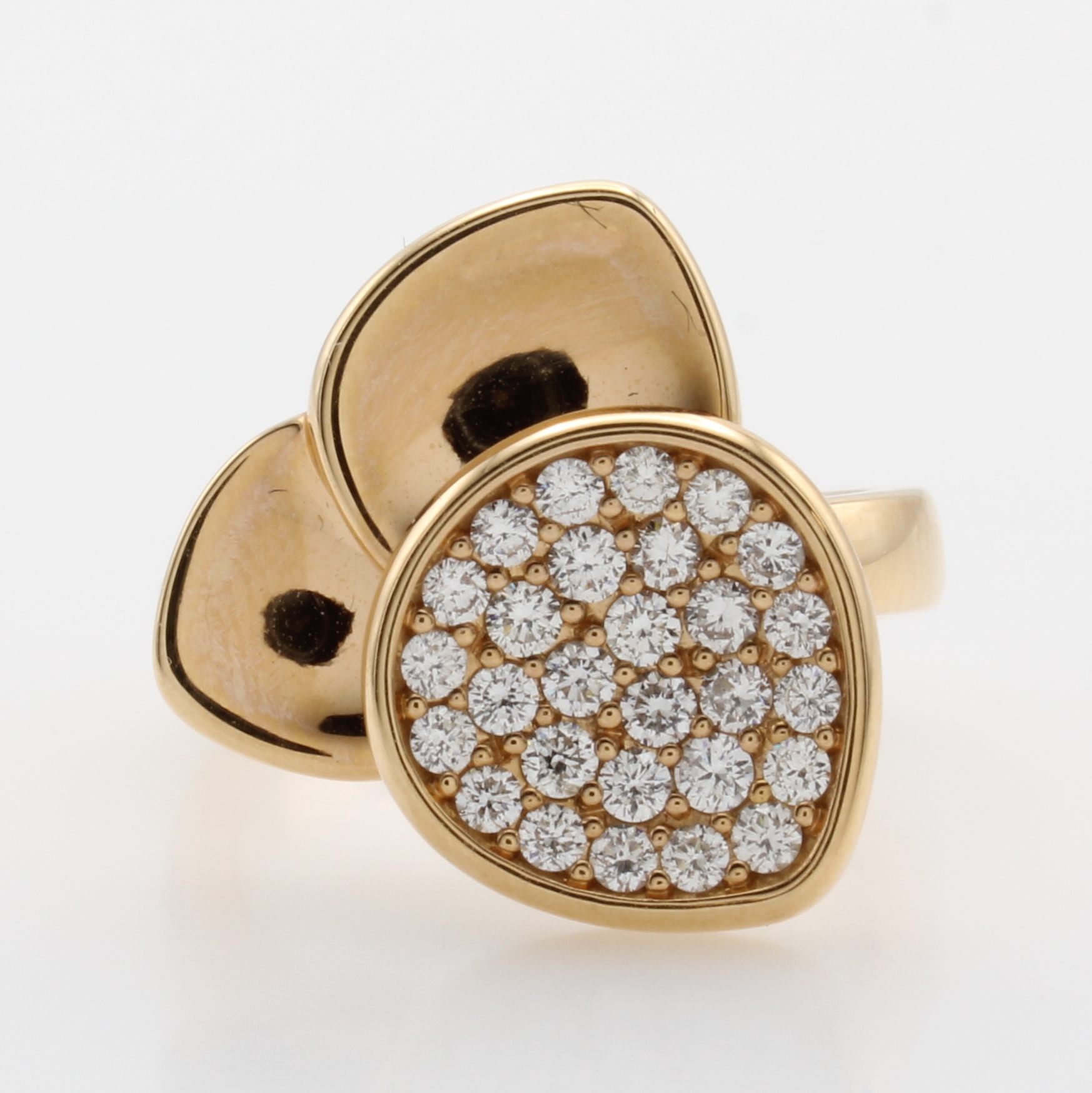 Image 26989254 - Ring mit Brillanten, RG 750/000, anged. Blattform, 28 Brill. zus. ca. 0.70 ct Weiß/si, ...