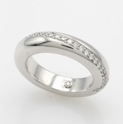 26989251a - Ring mit Brillanten, WG 750/000, 28 Brill. diagonal gef. zus. ca. 0.36 ct feines ...