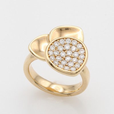 26989254b - Ring mit Brillanten, RG 750/000, anged. Blattform, 28 Brill. zus. ca. 0.70 ct Weiß/si, ...
