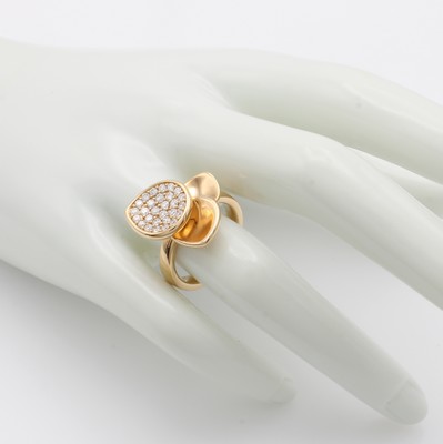 26989254c - Ring mit Brillanten, RG 750/000, anged. Blattform, 28 Brill. zus. ca. 0.70 ct Weiß/si, ...