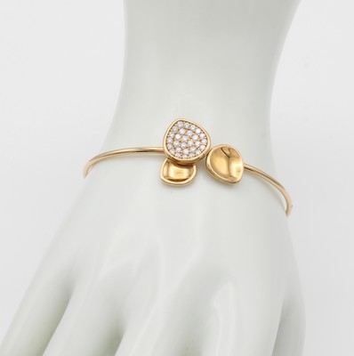 26989255a - Flexibler Armreif mit Brillanten, RG 750/000, 28 Brill. zus. ca. 0.70 ct Weiß/si, ...