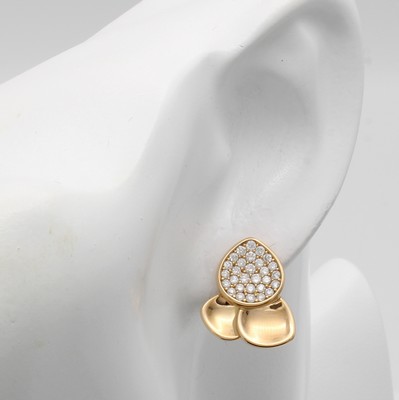 26989296a - Paar Ohrstecker, RG 750/000, 58 Brill. zus. ca. 0.94 ct Weiß/si, anged. Blattform ...