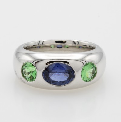 Image Ring mit Saphir und Tsavorithen, WG 750/000,Saphir ca. 1,43 ct, 2 Tsavorithe zus. ca. ...