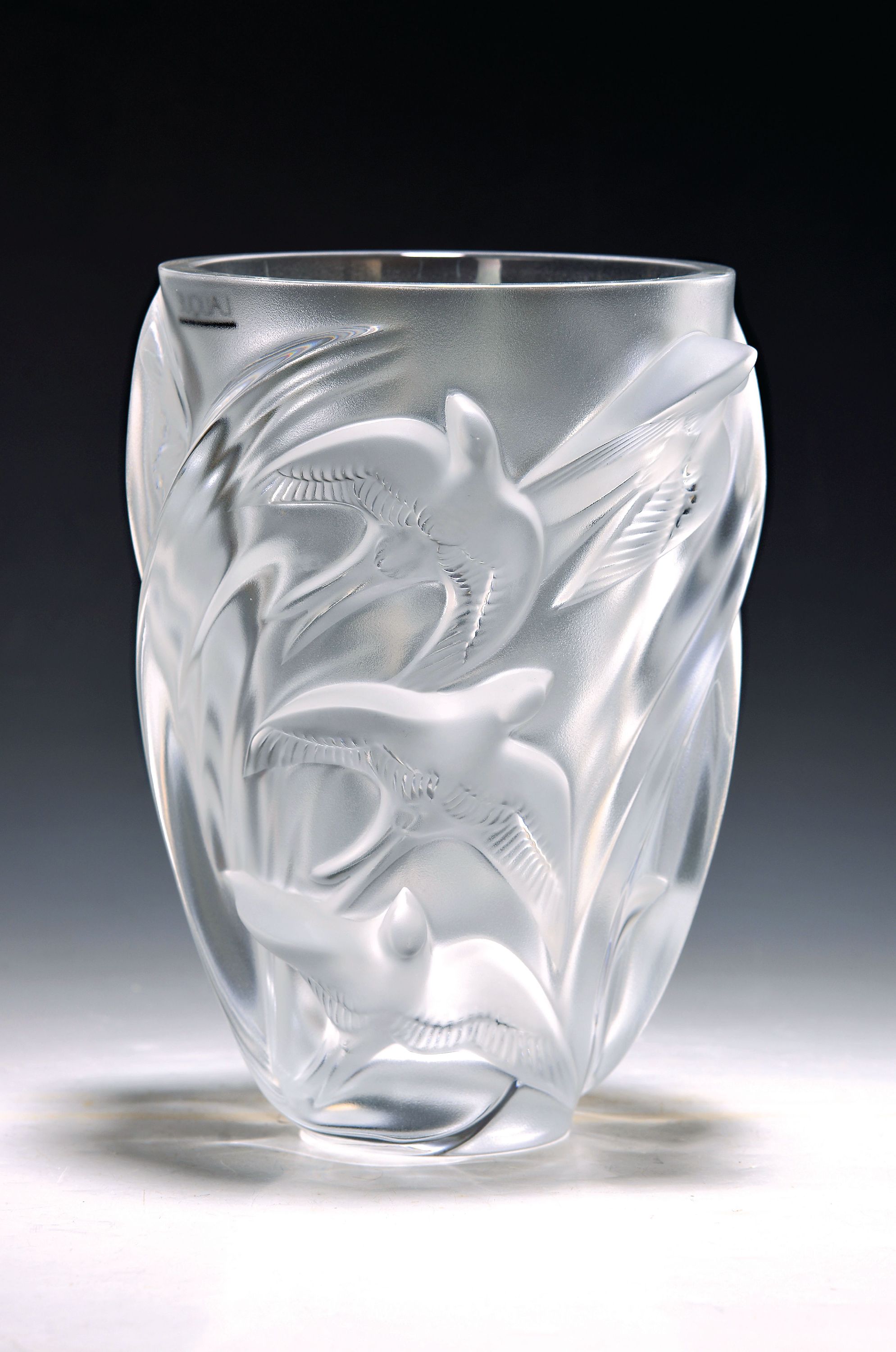 Image 26989910 - Vase ´Martinets´, Lalique, Frankreich, farbloses Glas, partiell satiniert, Dekor mit ...