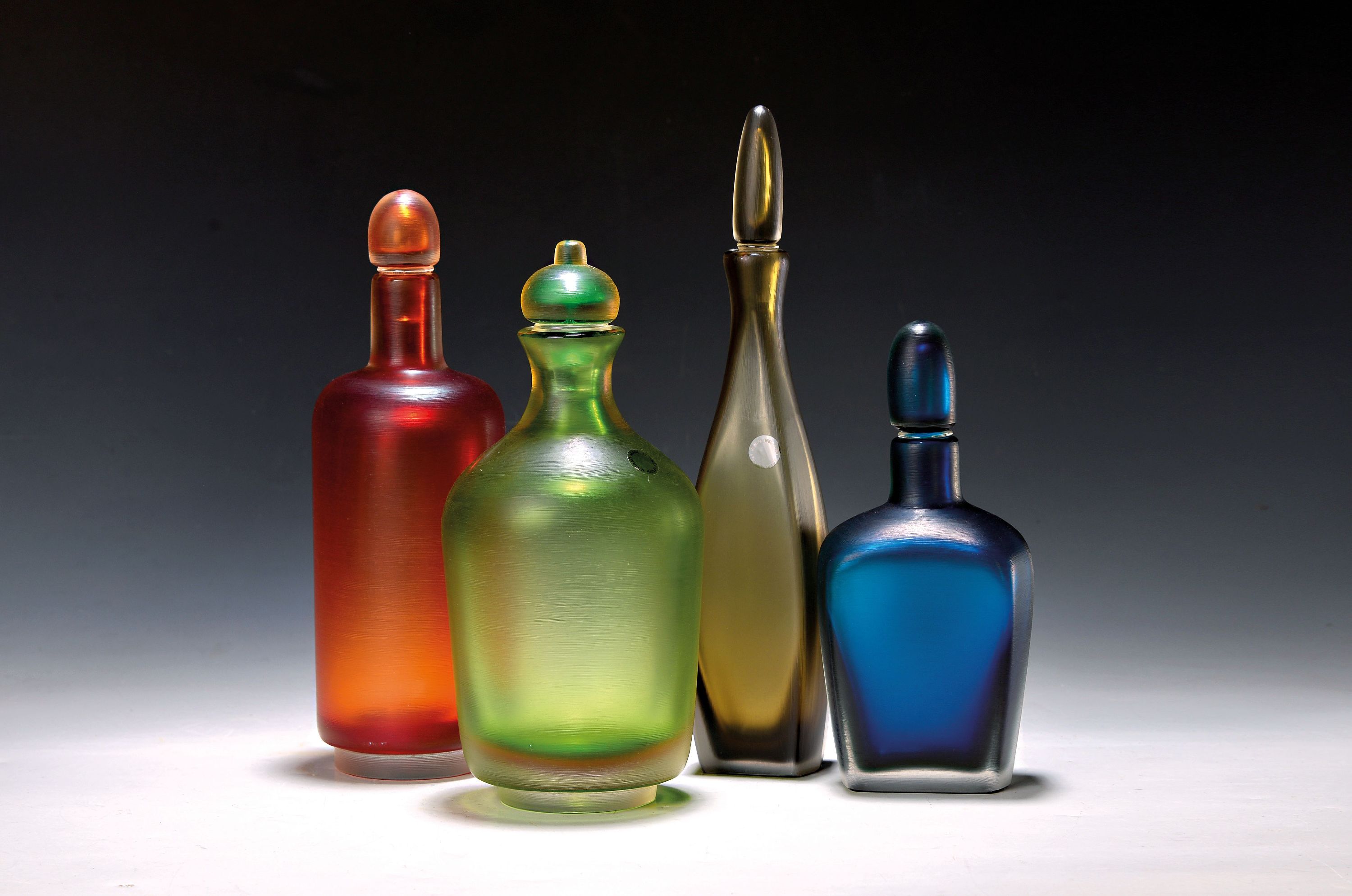 Image 26989928 - Vier Flaschen ´Inciso´, Venini, Murano, Entw. Paolo Venini (1950er), Ausführung ...