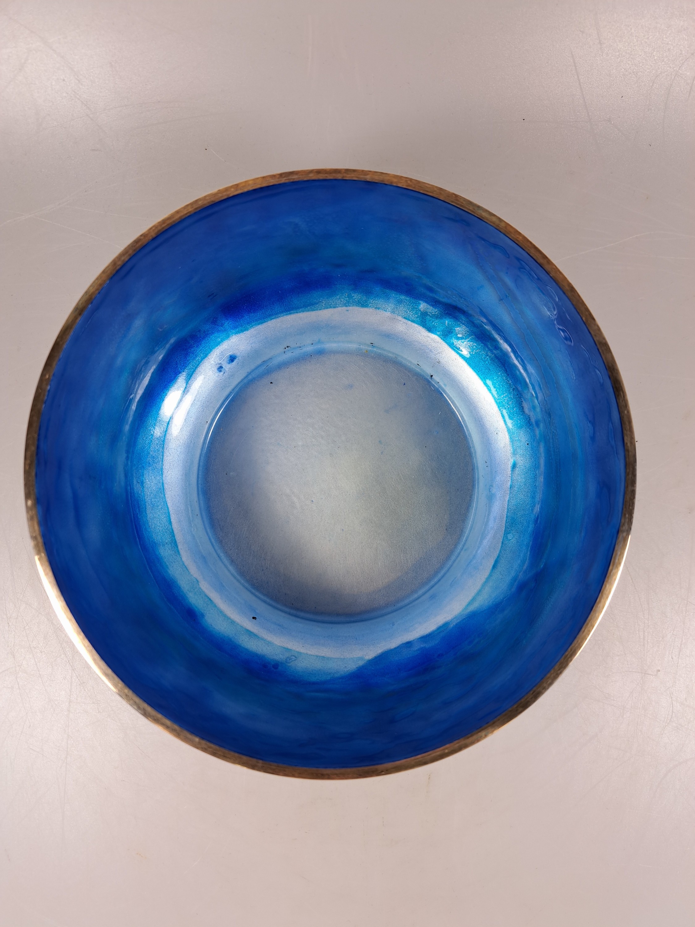 Detail b: Silberschale mit Emaildekor, Georg Jensen, Dänemark, 925er Silber, Silberfond, innen emailliert, emaillierter Wellendekor, Bodenmarken, bez. ...