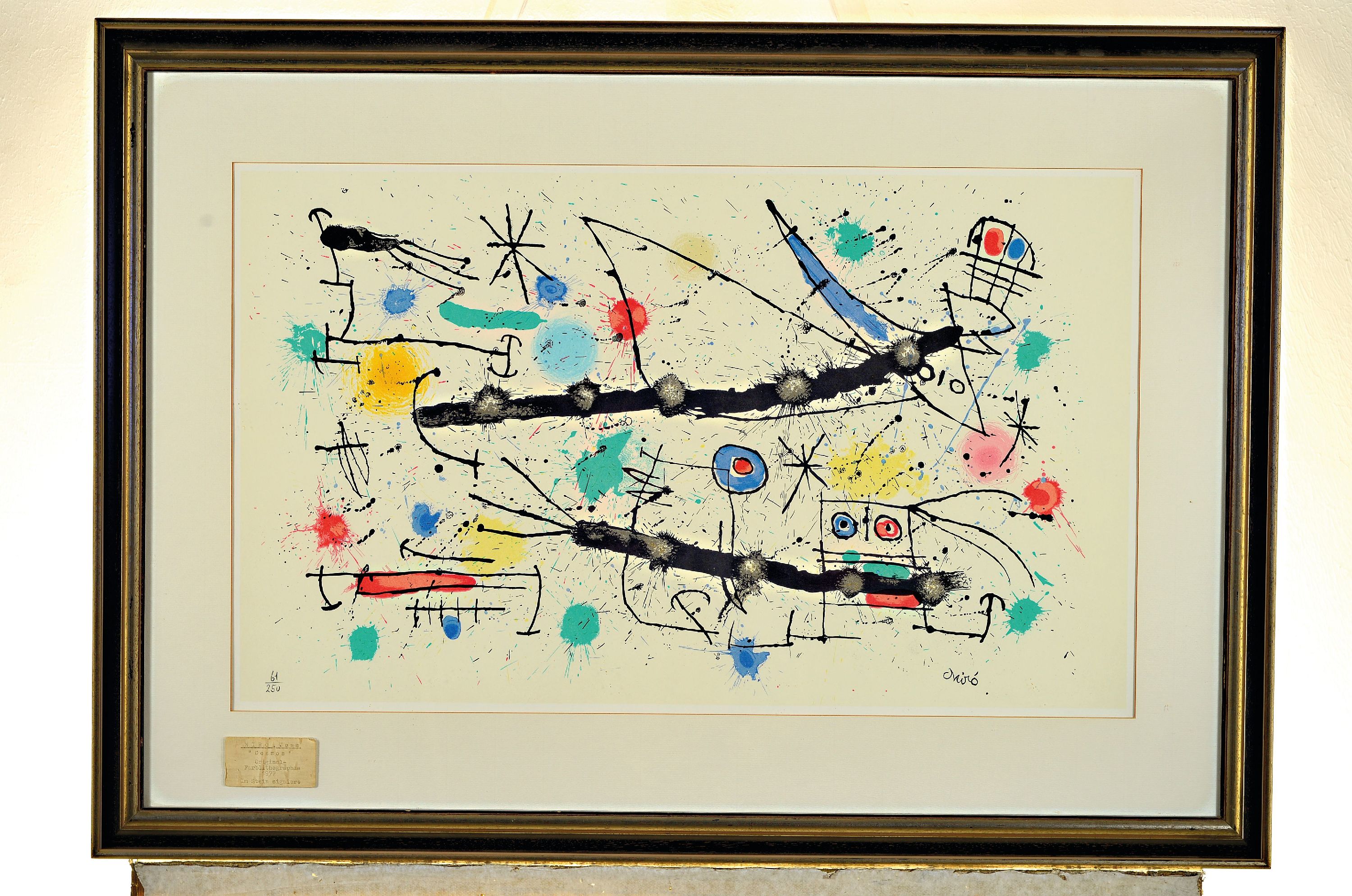 Detail k: Joan Miro, 1893-1983, Cosmos, Farblithographie von 1977, drucksigniert, num. 61/250, ca. 38x64cm, PP, u.Gl., R. ca. 61x86cm