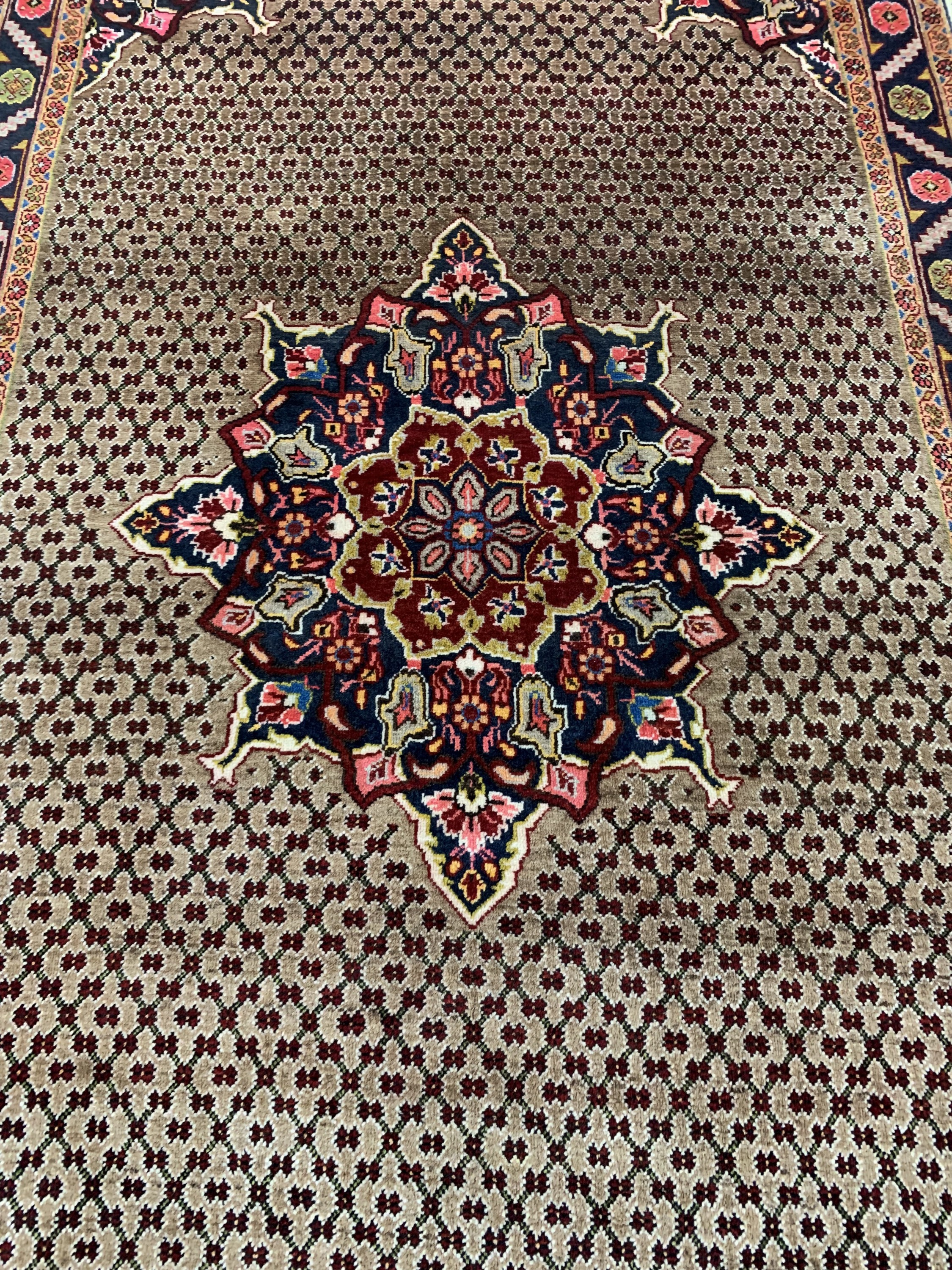 Detail c: Koliai, Persien, Mitte 20.Jhd, Wolle auf Baumwolle, ca. 303 x 163 cm, EHZ: 2