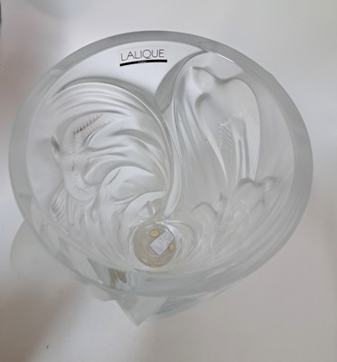 26989910d - Vase ´Martinets´, Lalique, Frankreich, farbloses Glas, partiell satiniert, Dekor mit ...