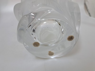 26989910e - Vase ´Martinets´, Lalique, Frankreich, farbloses Glas, partiell satiniert, Dekor mit ...