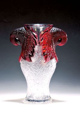 Image parrot vase, Lalique, 1990s, signed at the bottom and numbered, Ed. 32/99, colorless ...
